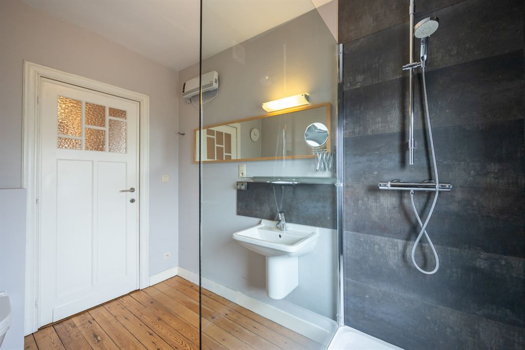 Instapklare gezinswoning met leuk tuintje! foto 14