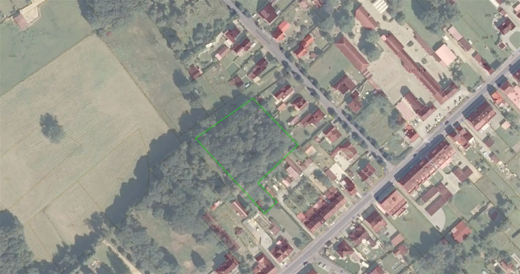 PERCEEL ACHTERLIGGENDE GROND VAN CIRCA 47A67CA IN WOONUITBREIDINGSGEBIED foto {{pictureIndex}}