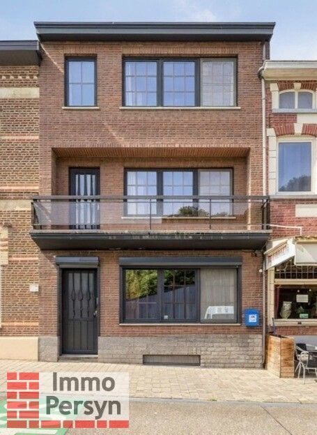 Zeer ruime, op te frissen woning - Geen renovatieplicht foto {{pictureIndex}}