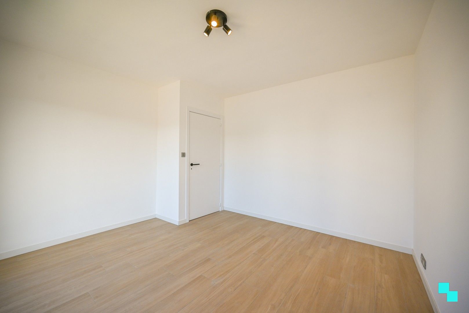 Instapklare eengezinswoning in een rustige buurt in Oostrozebeke! foto 22