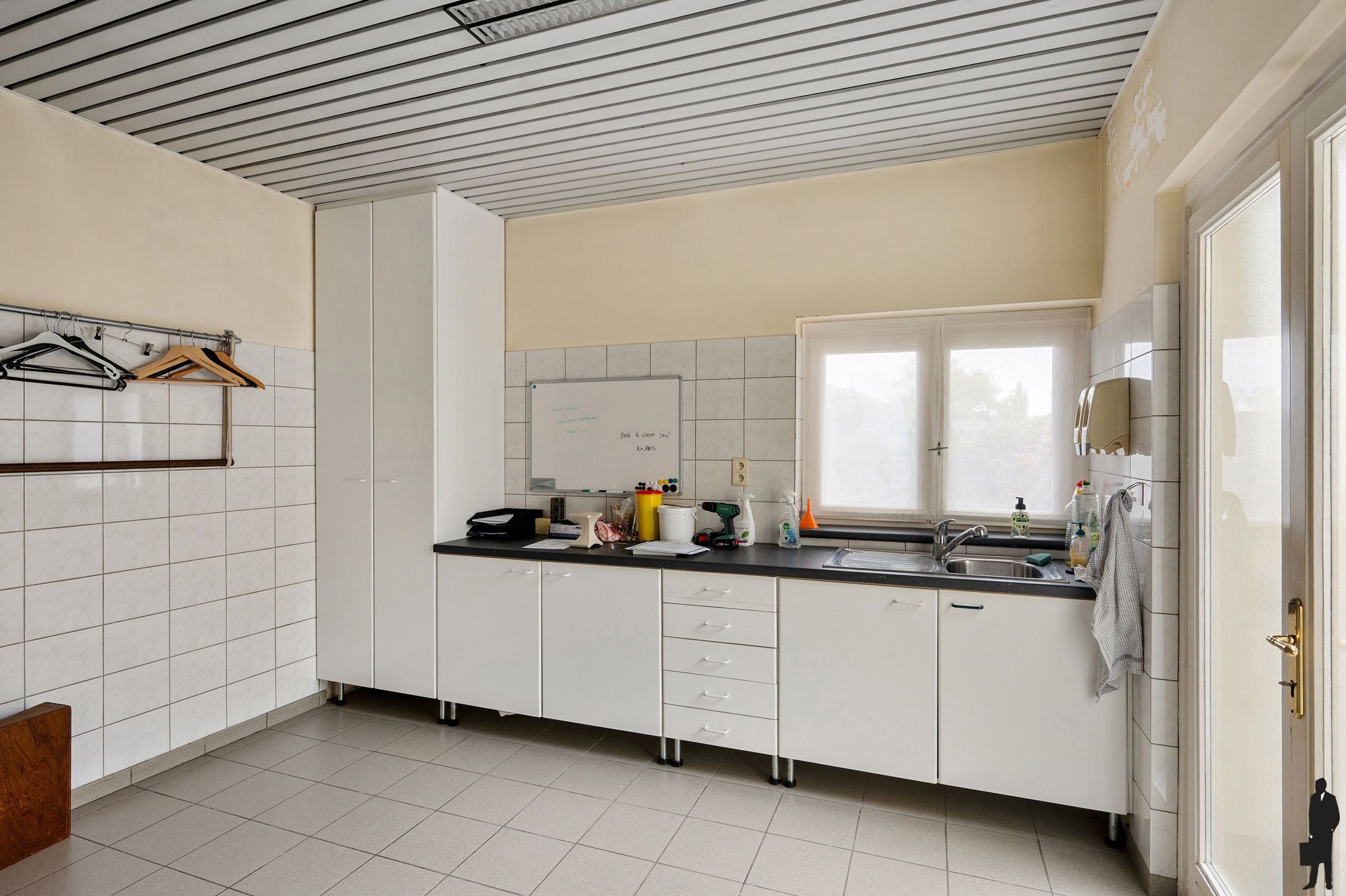 Deels gerenoveerde parel met mogelijkheden en weidegrond! foto 12