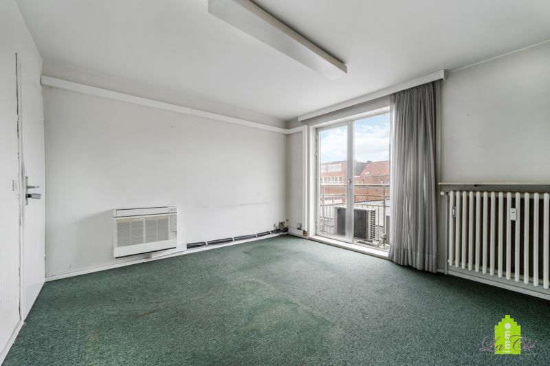 Vooraan Sint-Andries,LICHTRIJK te moderniseren HOEKAPPARTEMENT , 3 slpks + 3 zonnebalkons foto 10