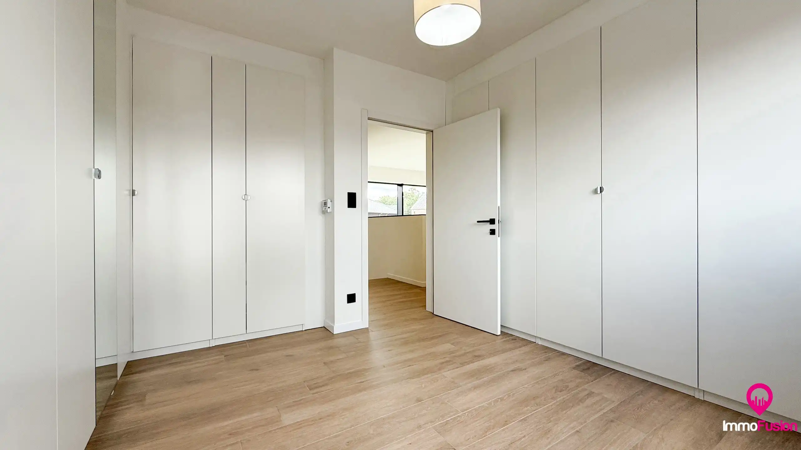 Instapklare villa met 4 slpk., laadpaal en zonnepanelen! foto 38
