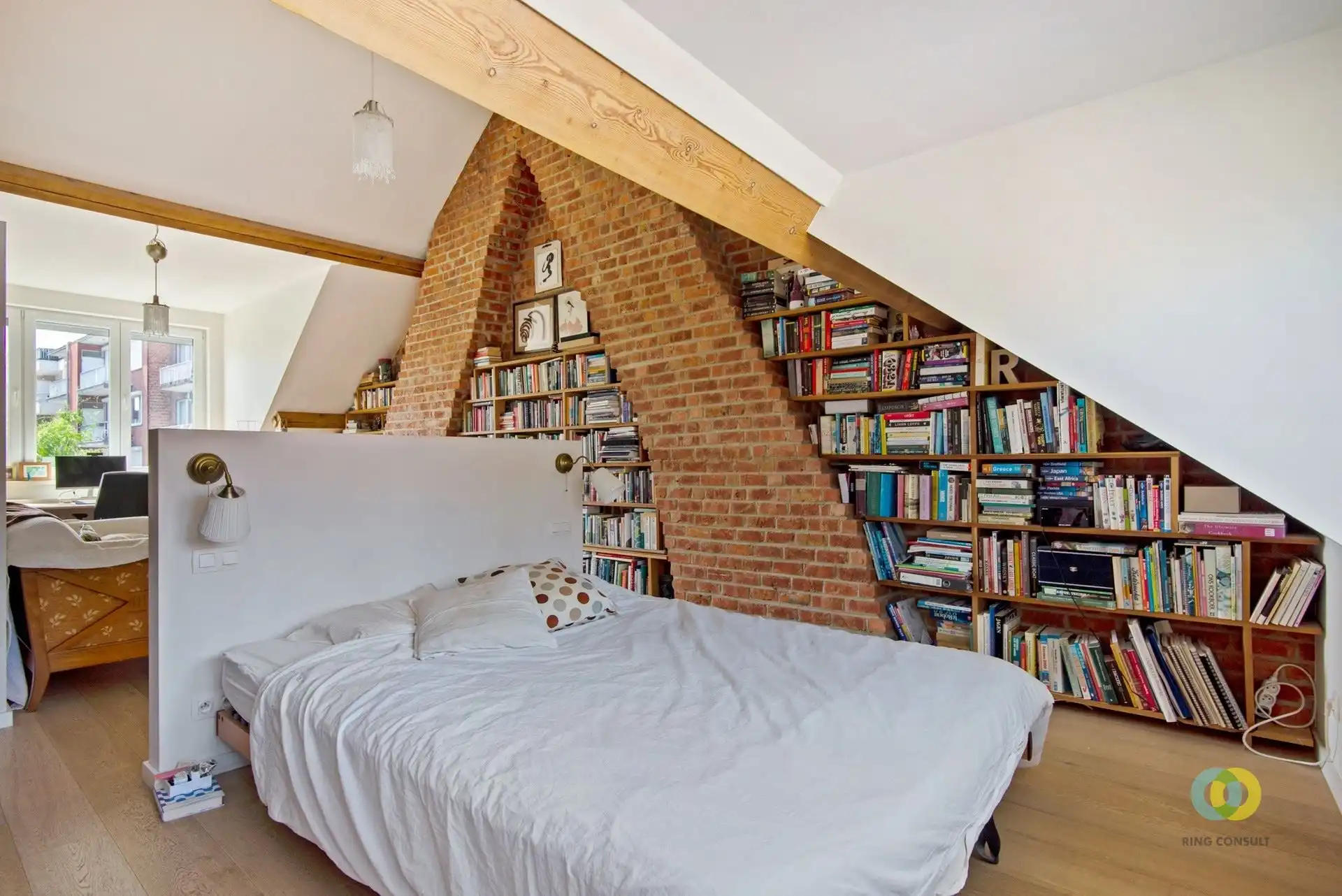 Instapklare gerenoveerde woning met 4 slaapkamers en tuin foto 18