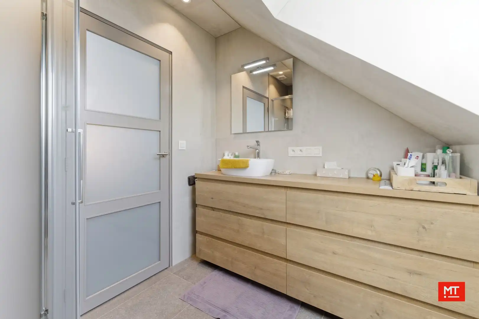 Charmante halfopen woning op een landelijke locatie in Gullegem foto 12