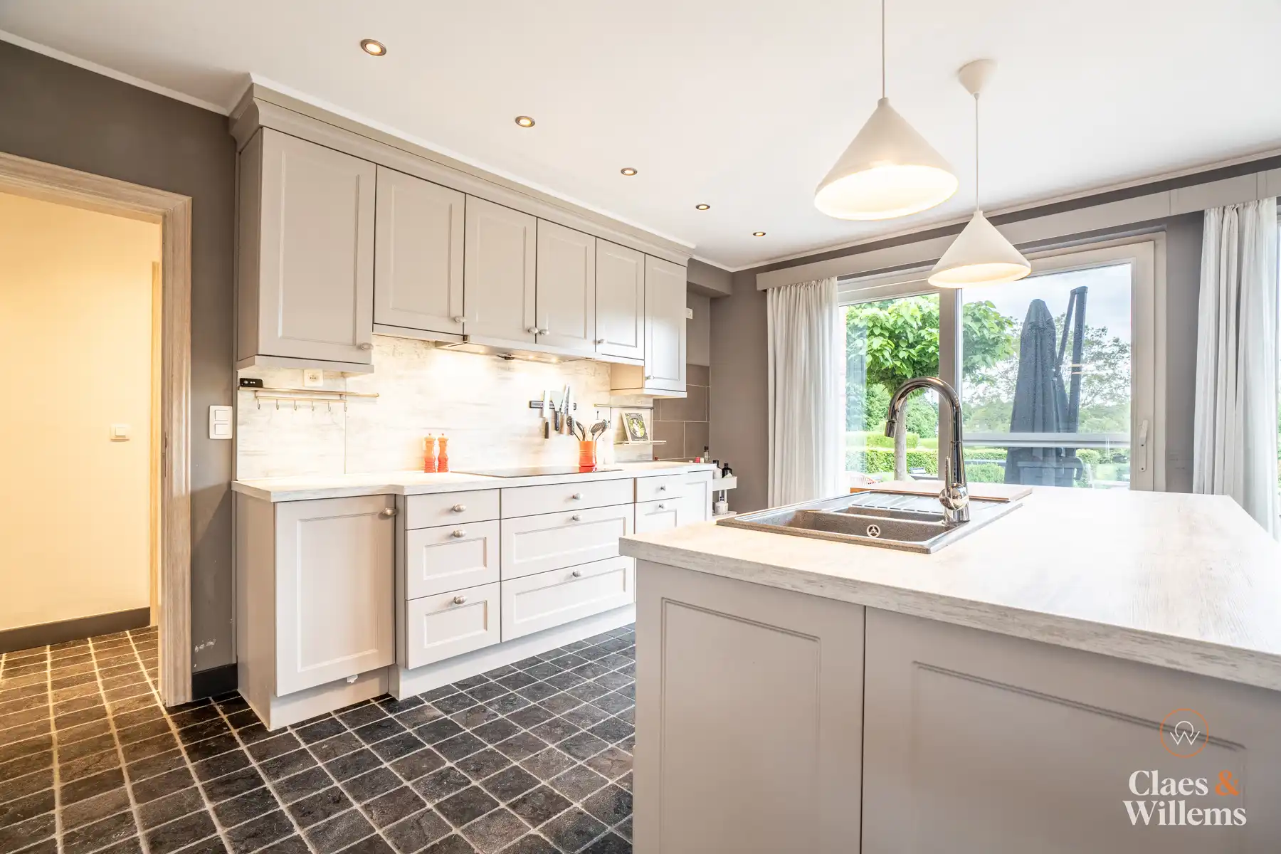 Ruime villa te koop in Dilbeek vrij beroep/ kangoeroewonen foto 14