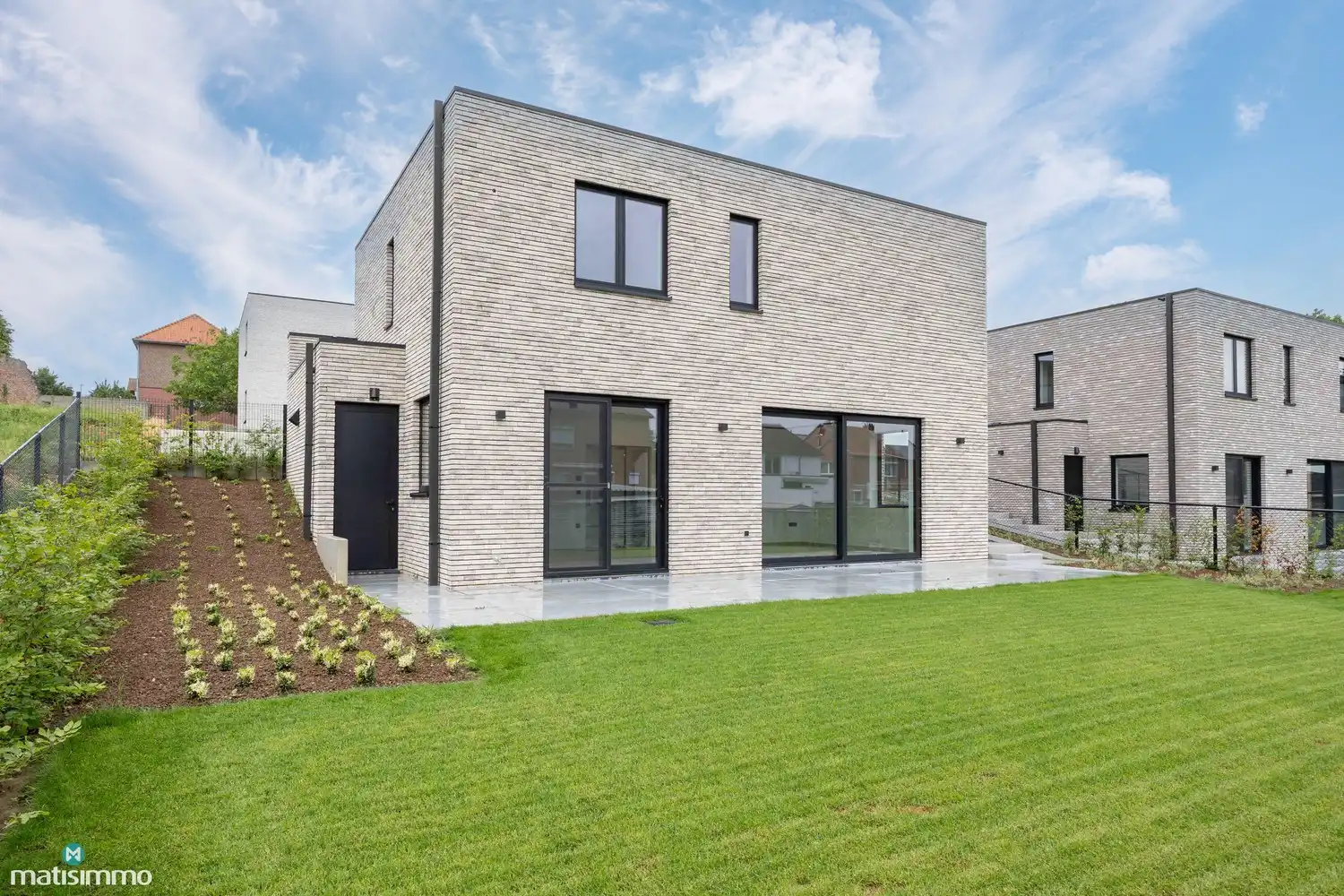 HOOGWAARDIG AFGEWERKTE NIEUWBOUWWONING MET DRIE SLAAPKAMERS EN TUIN (INCLUSIEF TUINONDERHOUD) TE RIEMST foto 23