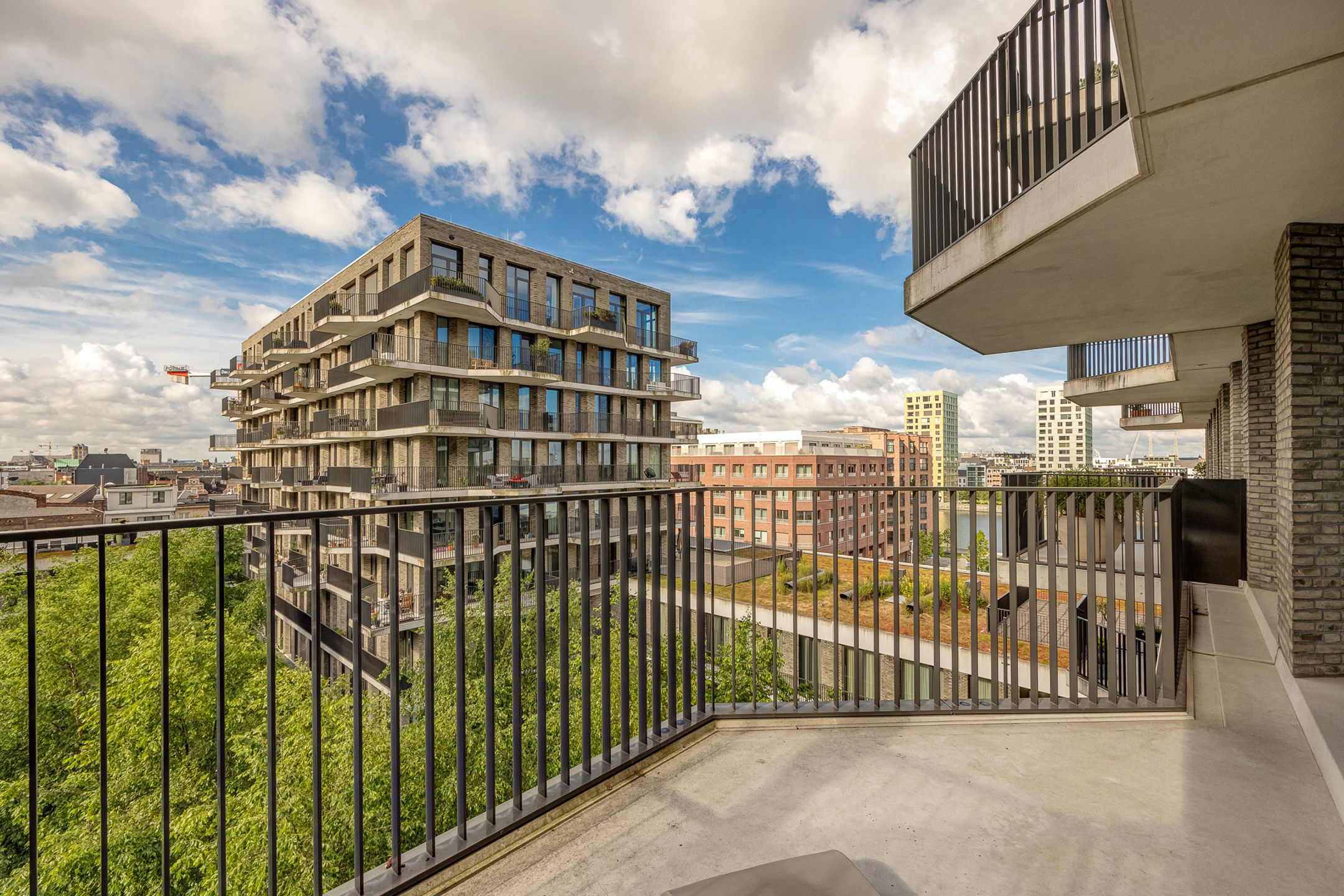 ANTWERPEN -EILANDJE - Licht en modern appartement met zonnig terras  foto {{pictureIndex}}