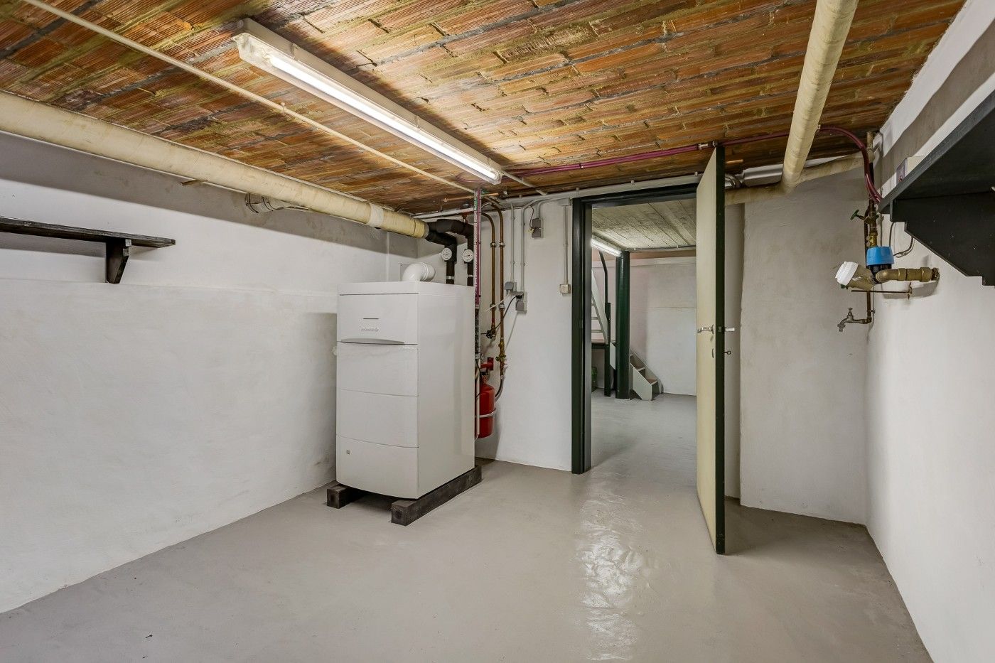 Ruime, gerieflijke open bebouwing met 3 slpk., grote tuin en inpandige garage foto 16