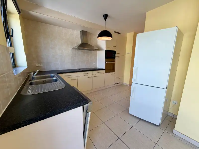 Energiezuinig instapklaar duplex-appartement met privatieve autostaanplaats foto 8