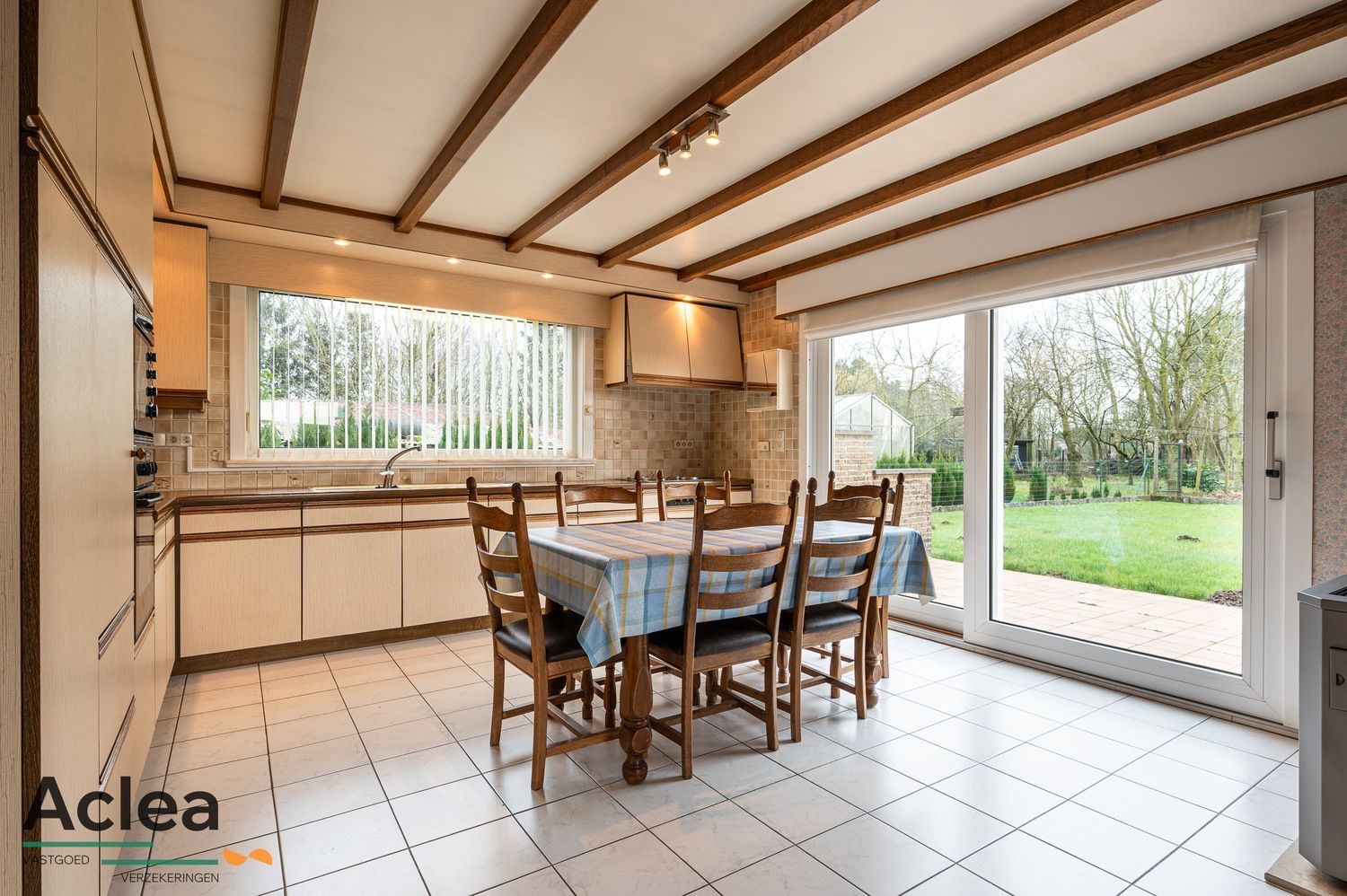 Ruime woning met veel extra potentieel op een mooi zuid gericht perceel foto 10