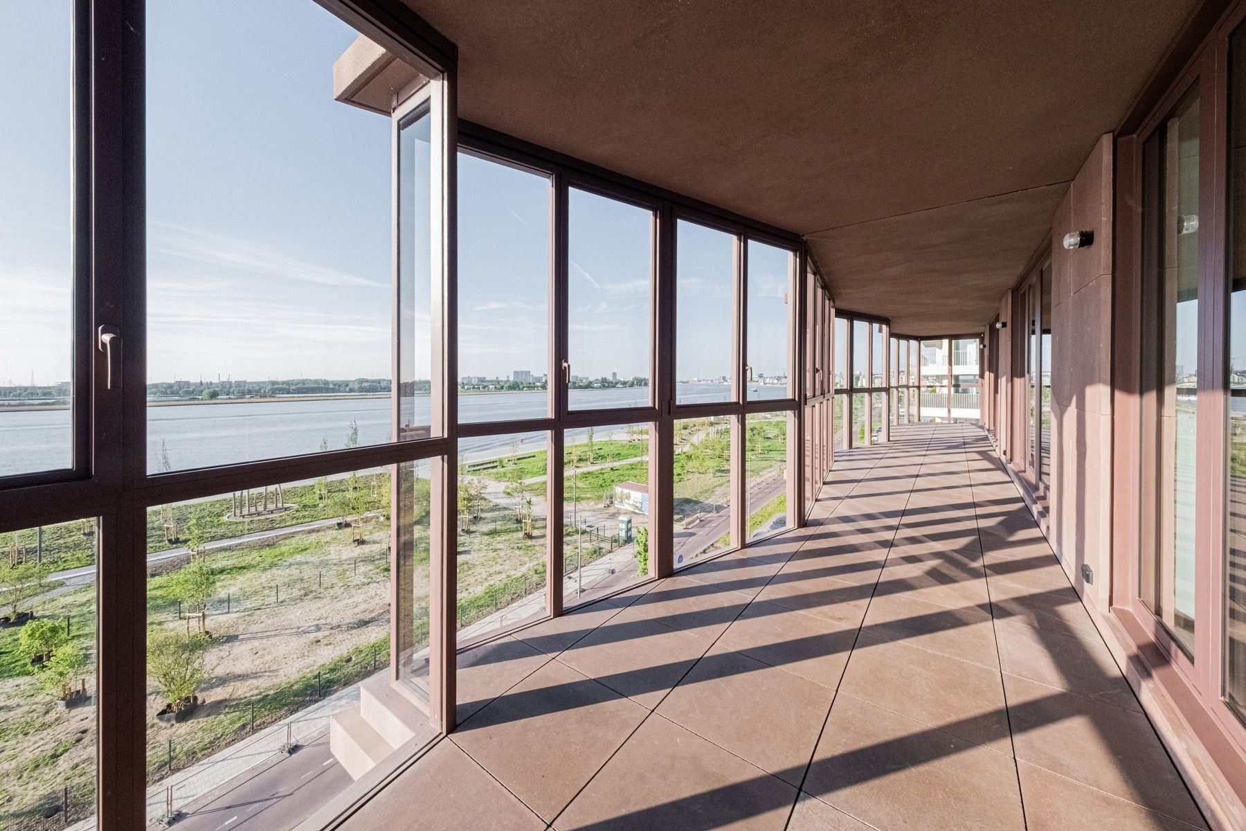 Groots wonen aan de Scheldekaaien met ruime terrassen foto 2