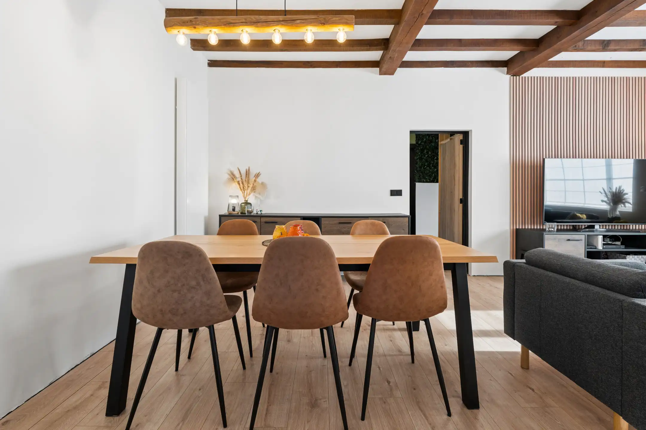 Instapklare, gerenoveerde gezinswoning met 3 slaapkamers foto 4