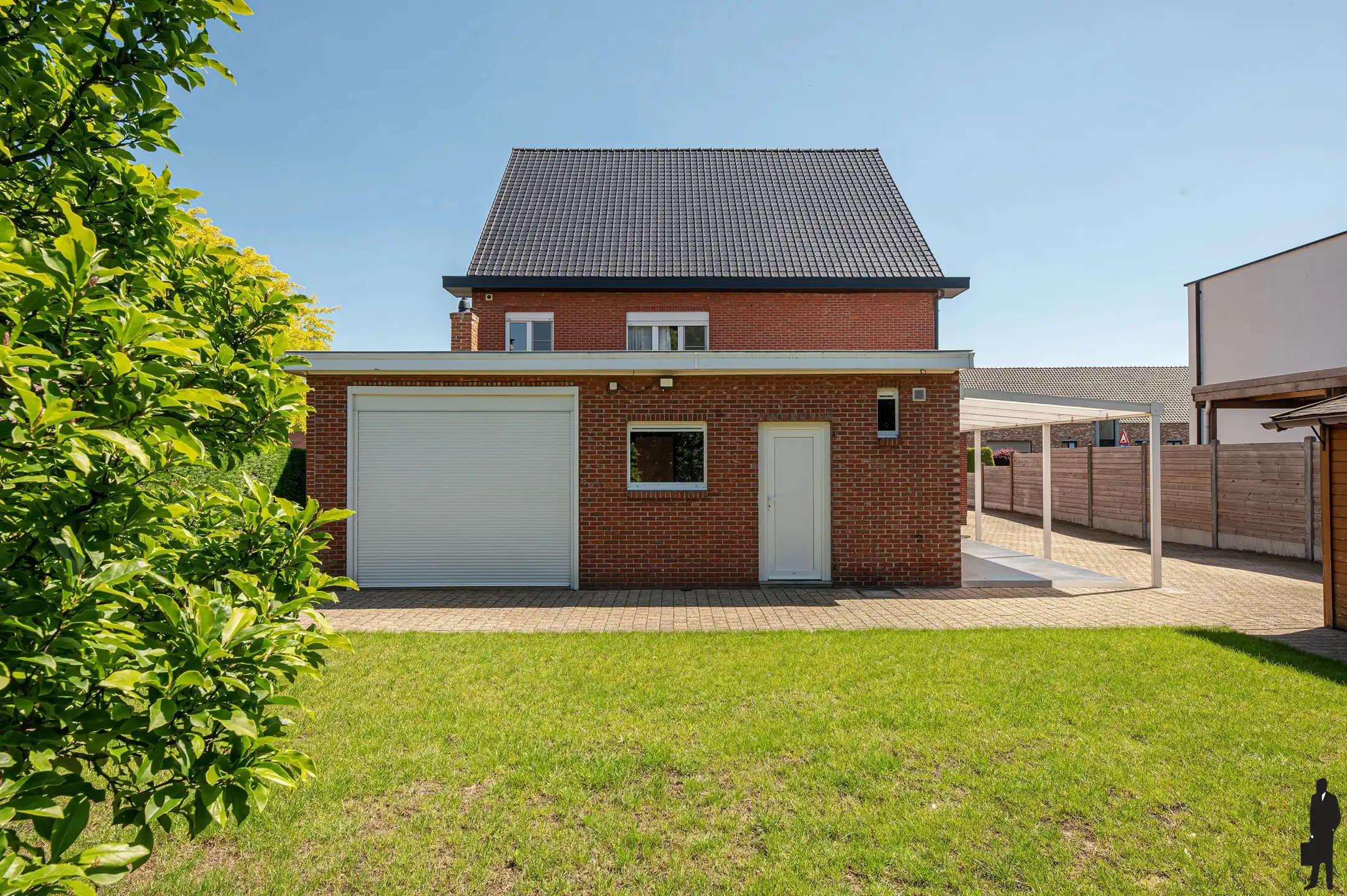 Rustig gelegen ruime gezinswoning met maar liefst 7 slaapkamers, meerdere garages en tal van praktische troeven. foto 31