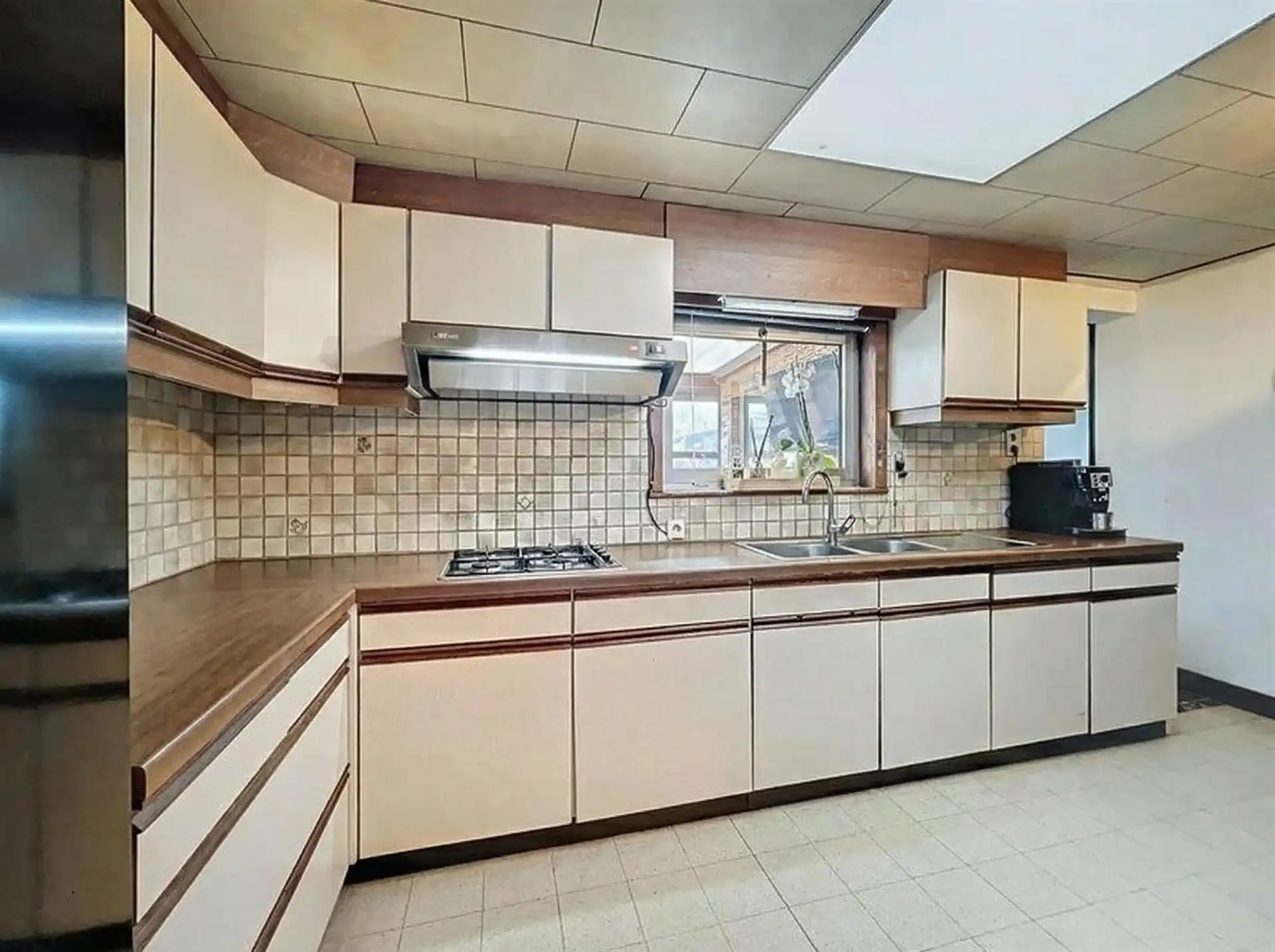 half open bebouwing met 3 slaapkamers, zwembad en garage op perceel van 312m²  foto 3