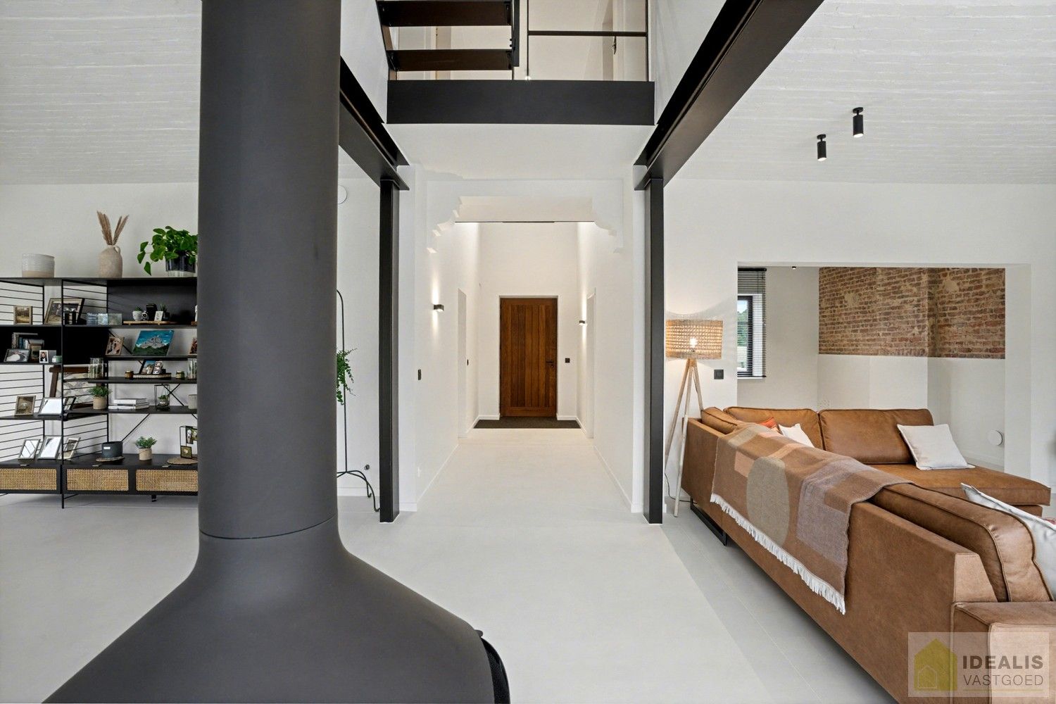 IDEALIS VASTGOED - EEN BIJZONDER HUIS, EEN BIJZONDERE LOCATIE, EEN UNIEKE KANS OM TE WONEN IN EEN AUTHENTIEK LANDHUIS MET EEN PRACHTIGE INRICHTING EN EEN HOOGWAARDDIGE AFWERKINGSGRAAD! foto 10