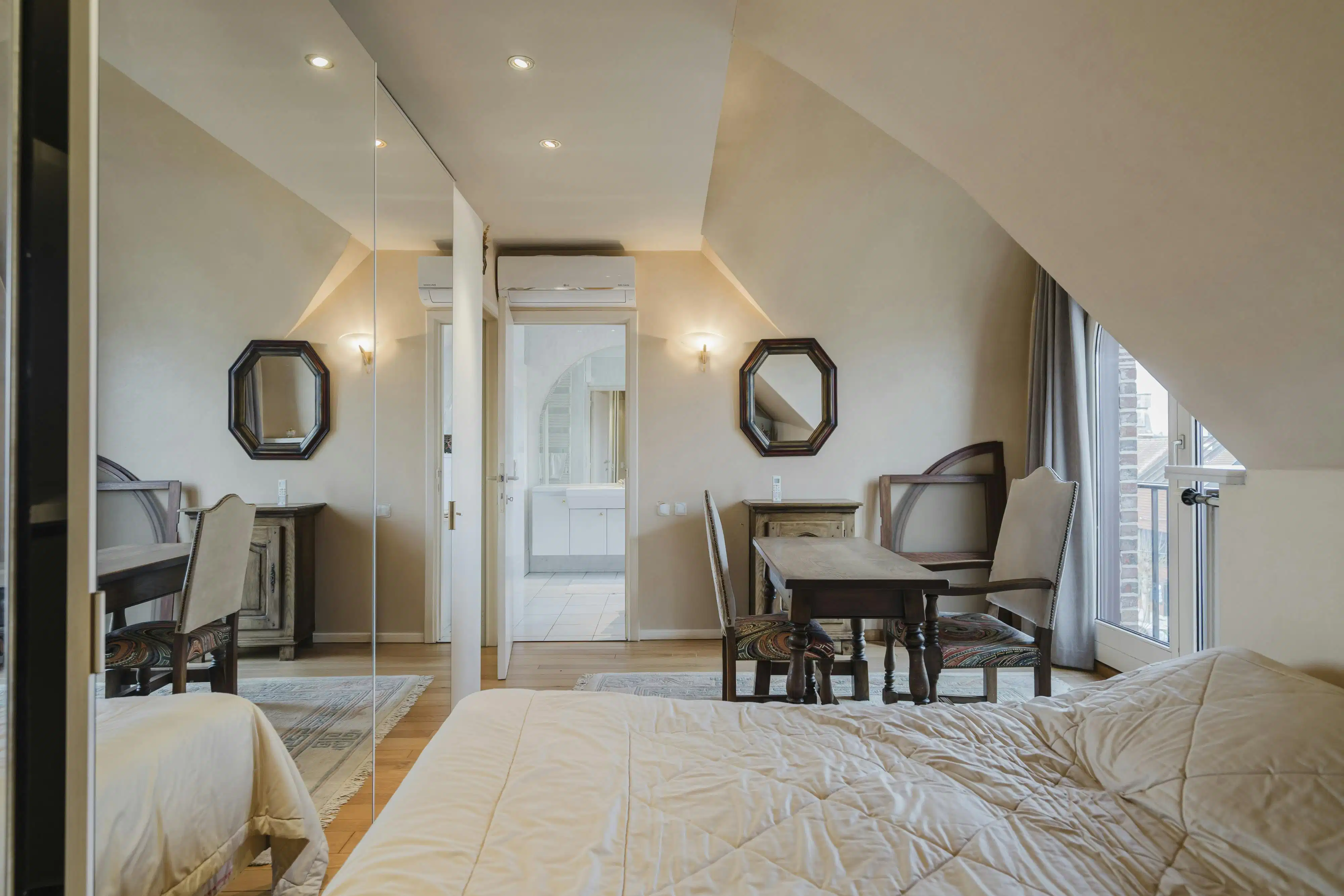 Ruim appartement met 3 slaapkamers en zicht op de Leie te koop in Kortrijk! foto 8