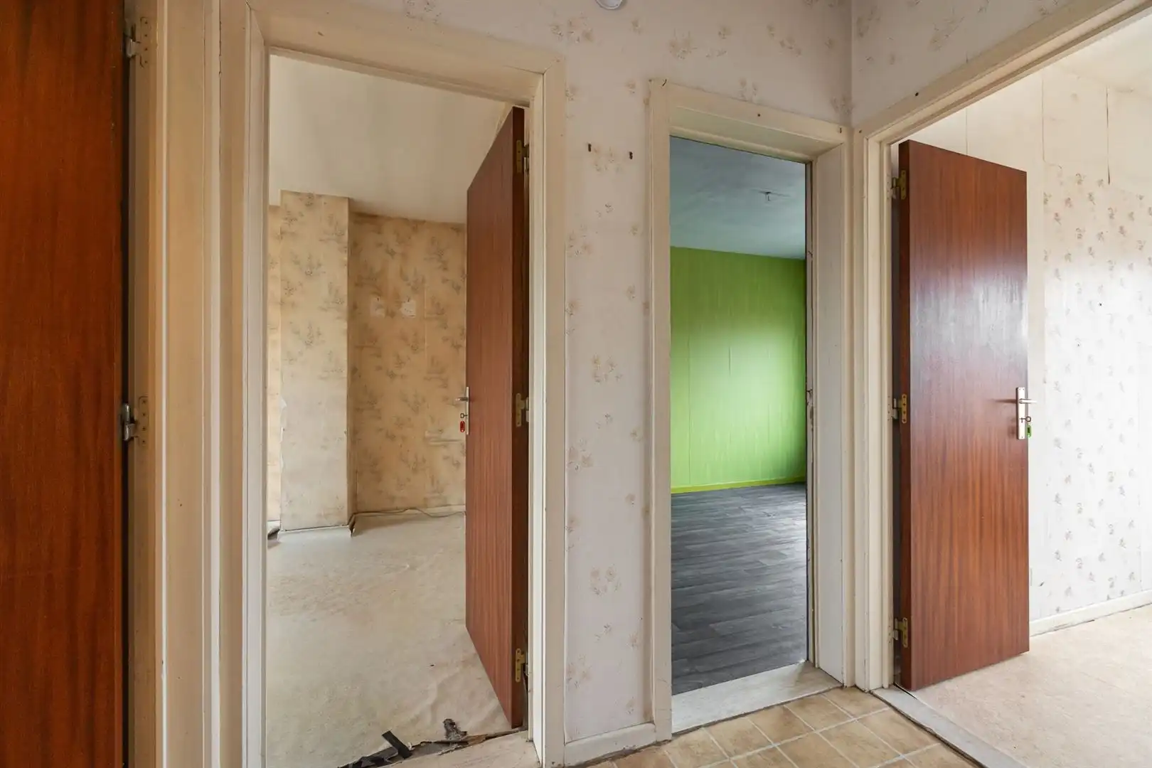 Te renoveren gezinswoning met tuin en garage in rustige centrumstraat foto 8