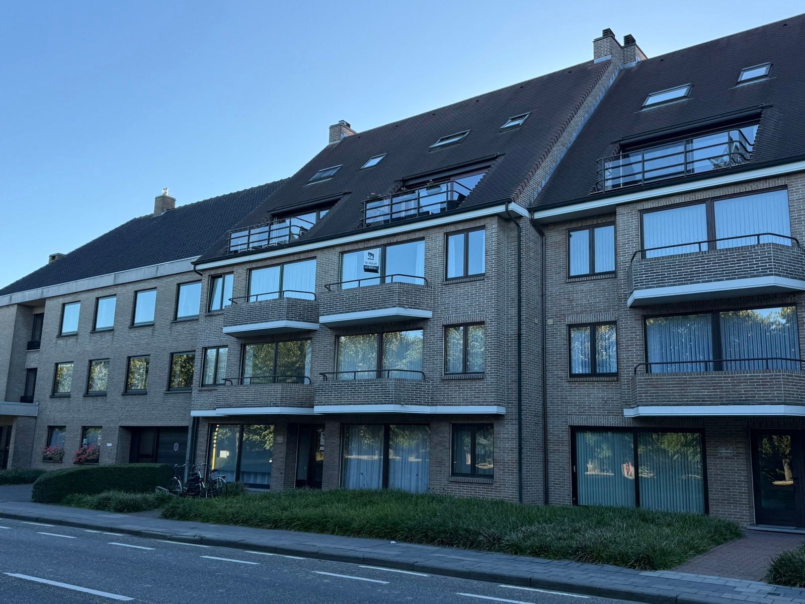Appartement in het centrum van Tielt met prachtig zicht op het park nabij scholen en openbaar vervoer.    foto 5
