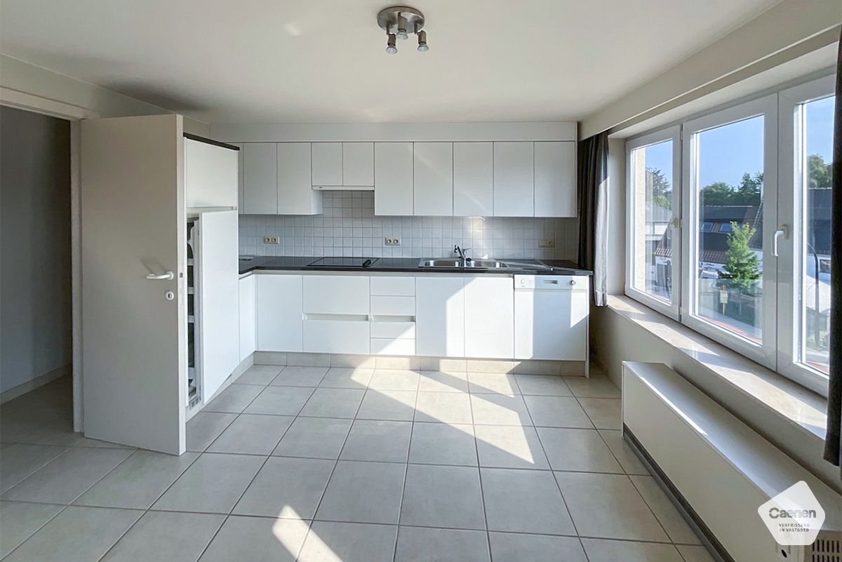 ZONNIG APPARTEMENT IN HET HARTJE VAN WAARDAMME met 2 slaapkamers. foto 3