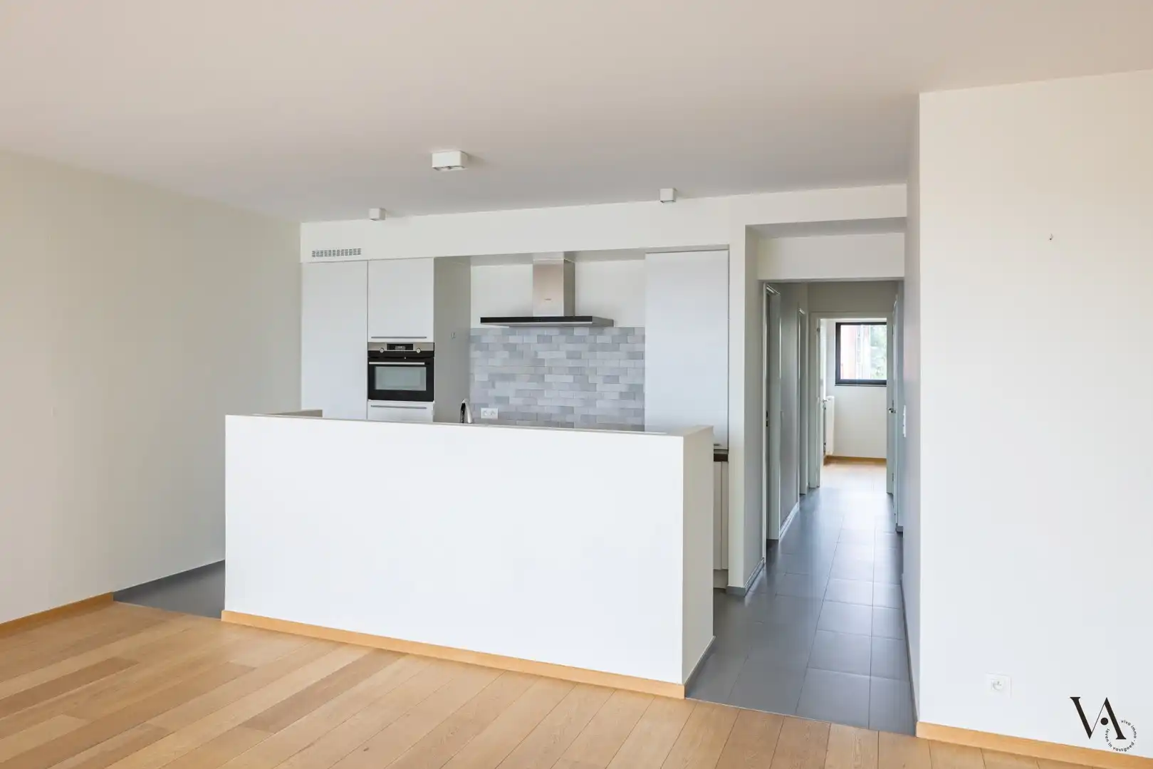 Ruim appartement met 2 slaapkamers en prachtig uitzicht over de jachthaven en het historische centrum foto 9