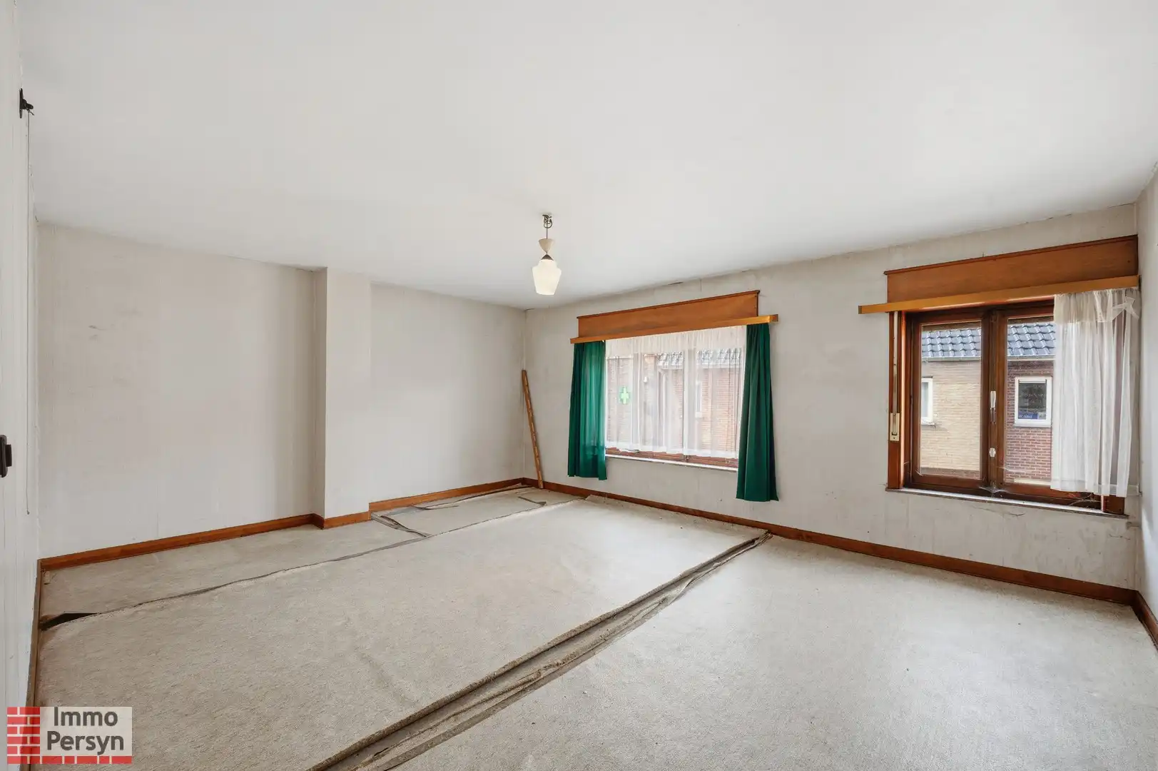 Te renoveren woning met zuidtuin en achteringang met garages foto 14