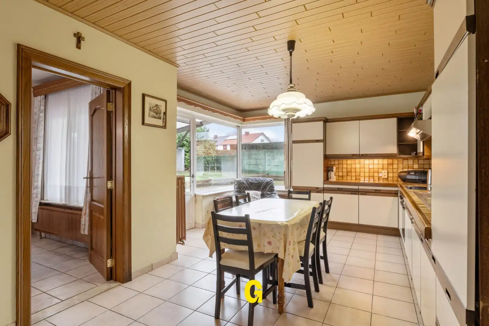 Te renoveren doch verzorgde halfopen woning met vier slaapkamers op 6a 43ca foto 8