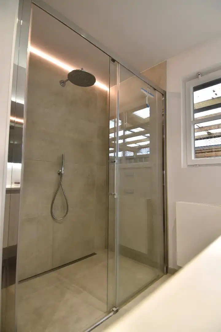 Instapklare woning met 3 slaapkamers, garage en een mooi stukje tuin te koop in residentiële wijk te Aalbeke foto 13