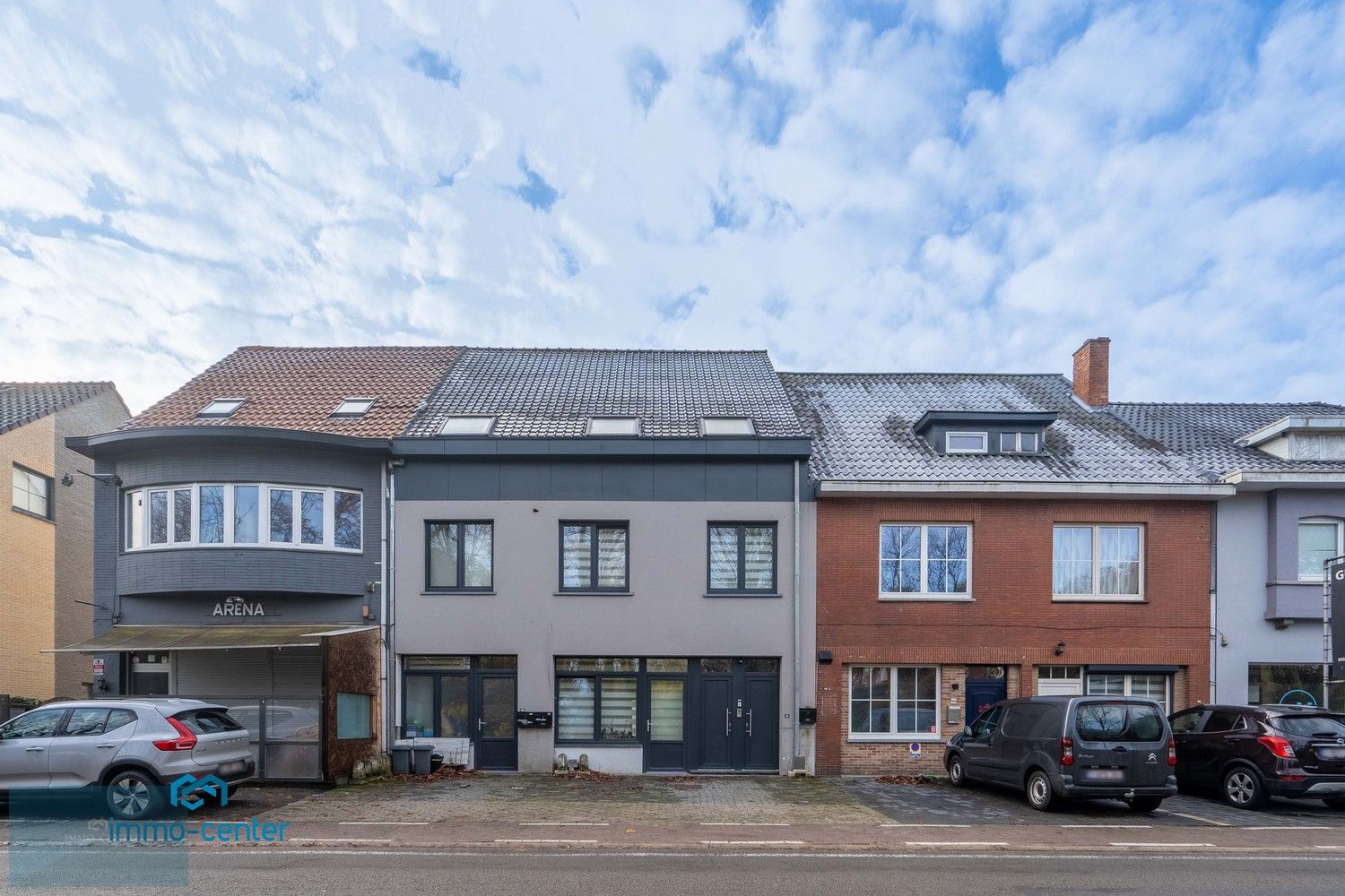 Te Koop: Prachtig Gerenoveerd Appartement met 3 Slaapkamers in Houthalen foto 1