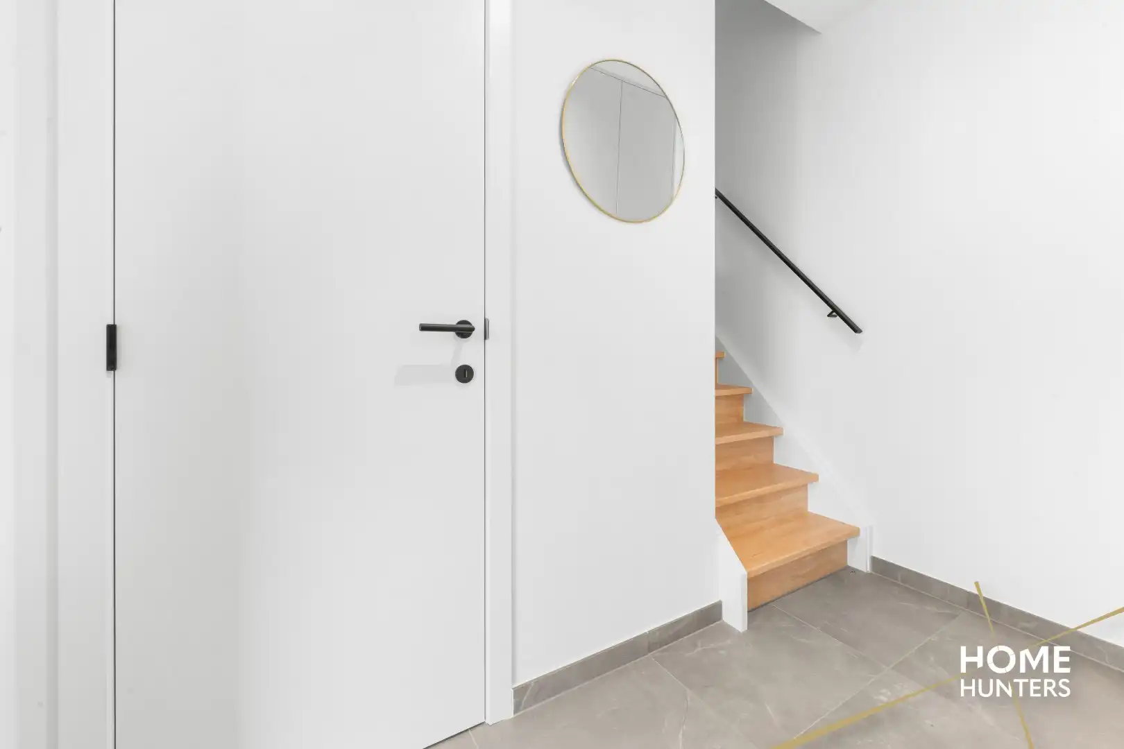 Luxueus afgewerkte halfopen nieuwbouwwoning met vergezichten foto 3