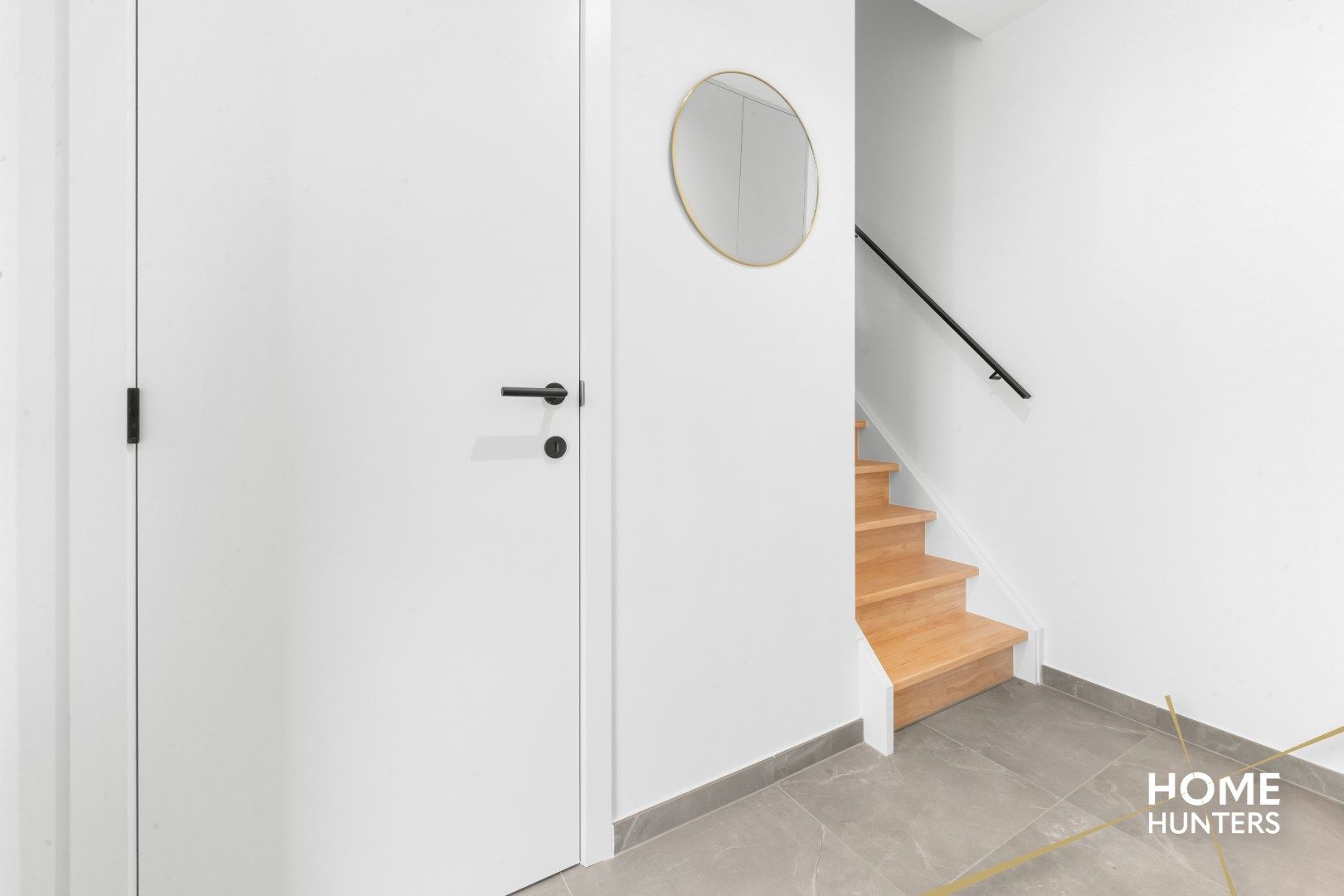 Luxueus afgewerkte halfopen nieuwbouwwoning met vergezichten foto 3