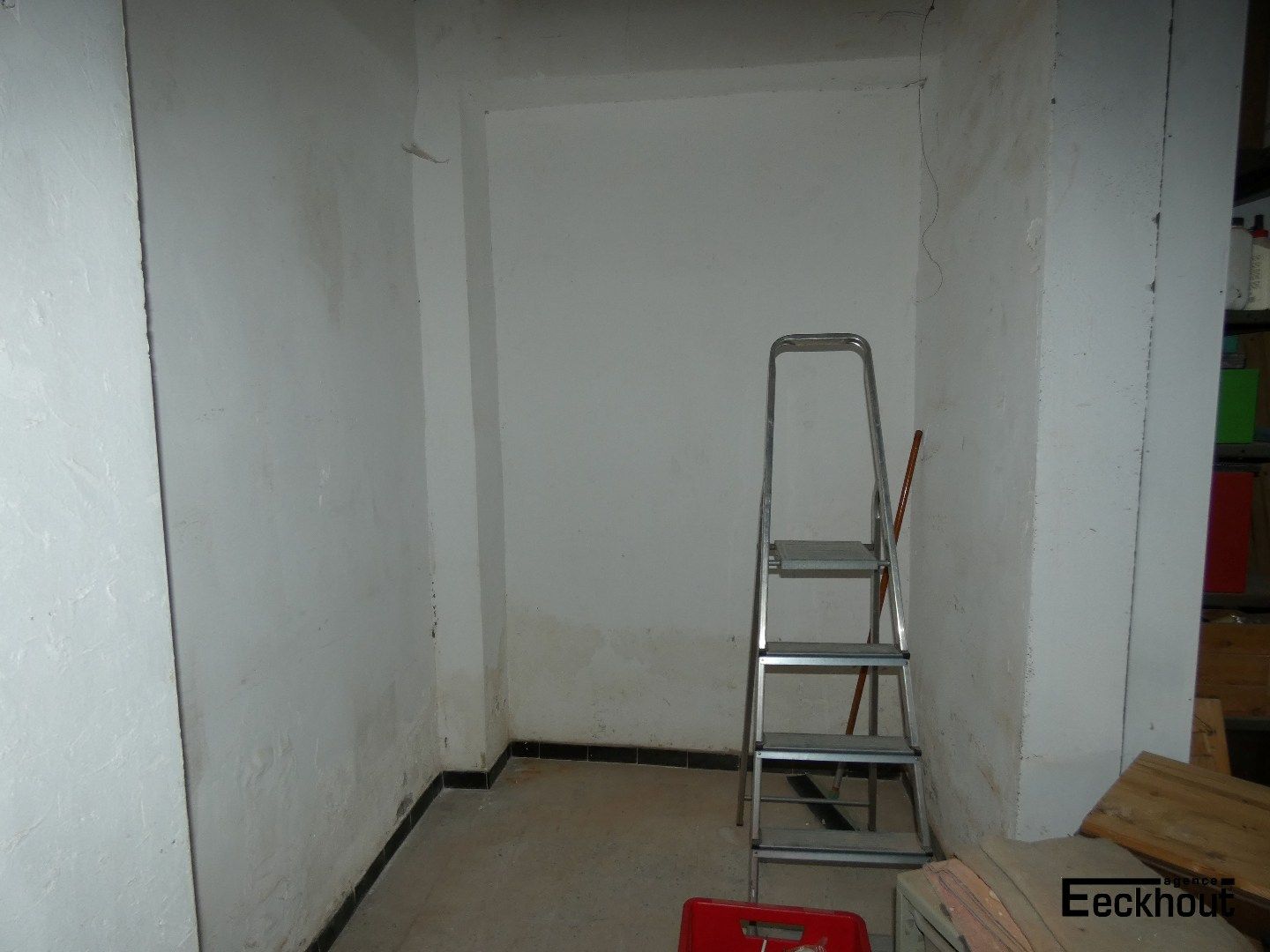 Ruime afgesloten parkeergarage foto 6