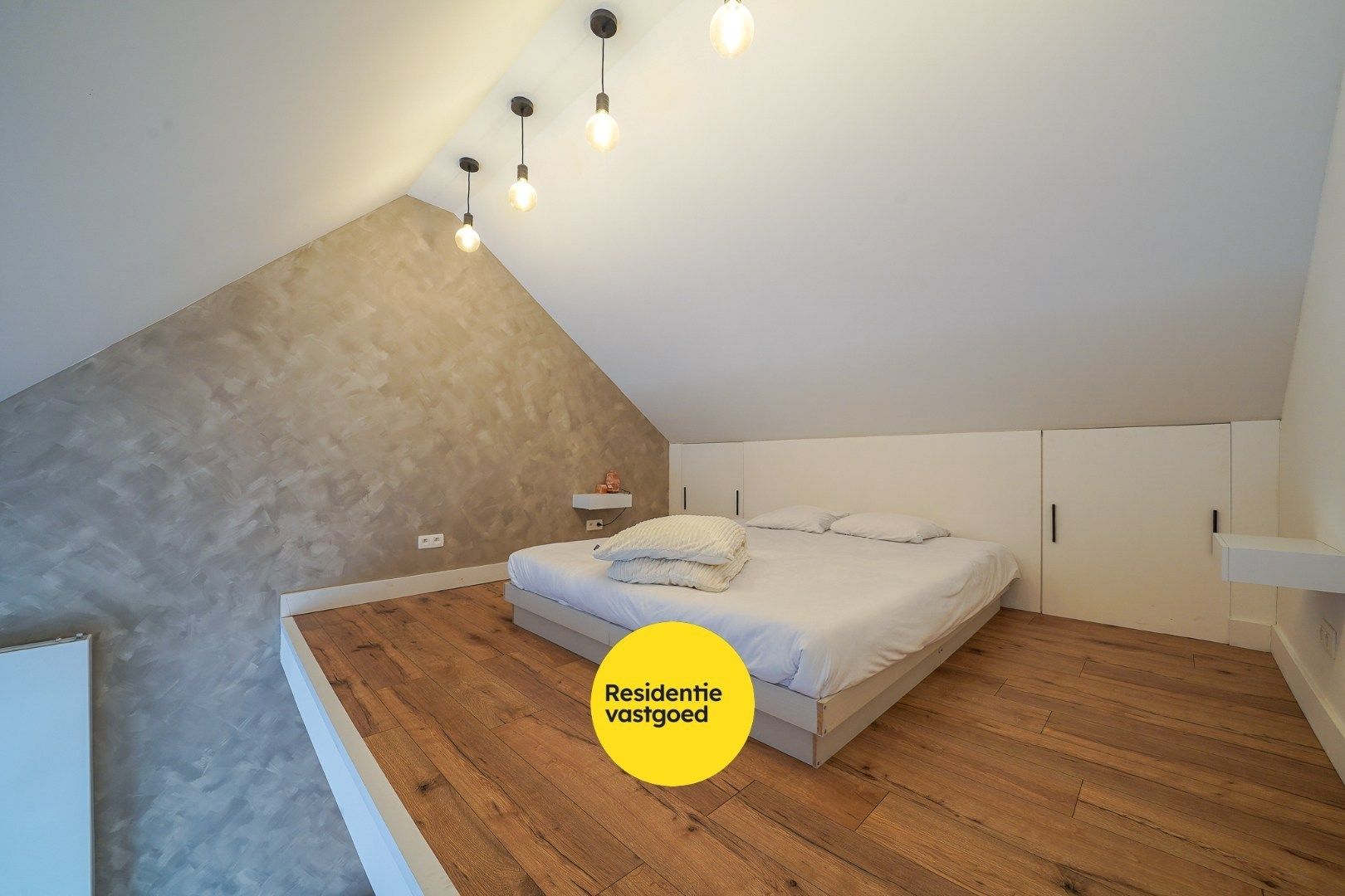 Stijlvol gerenoveerde gezinswoning met karaktervolle gevel in het hart van Mariakerke (Oostende) foto 13