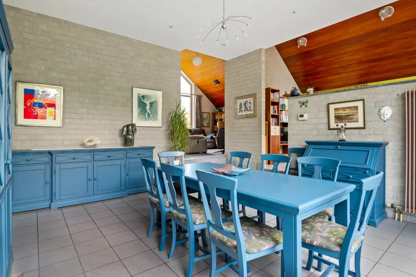 Vrijstaande architectenwoning met 5 slpk., atelier en dubbele garage op ruim perceel met zicht op de velden foto 7