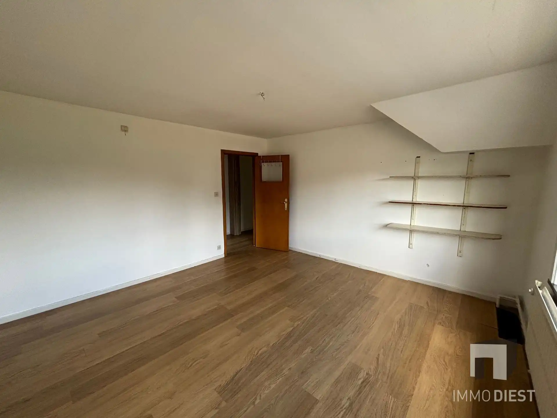 Ruime betaalbare woning met veranda en bijgebouw foto 40