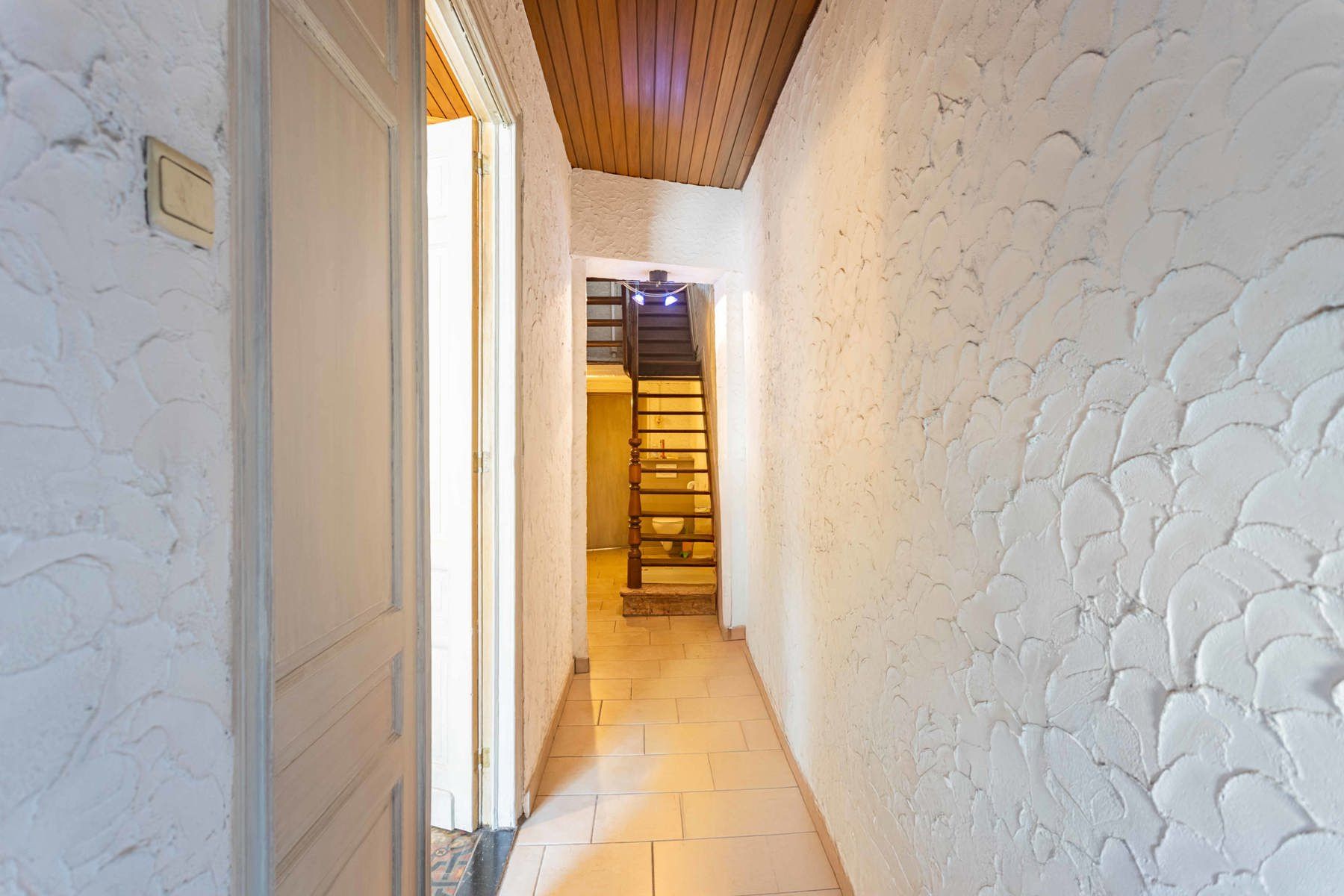 Te koop: te renoveren woning met private parkeerplaats! foto 3