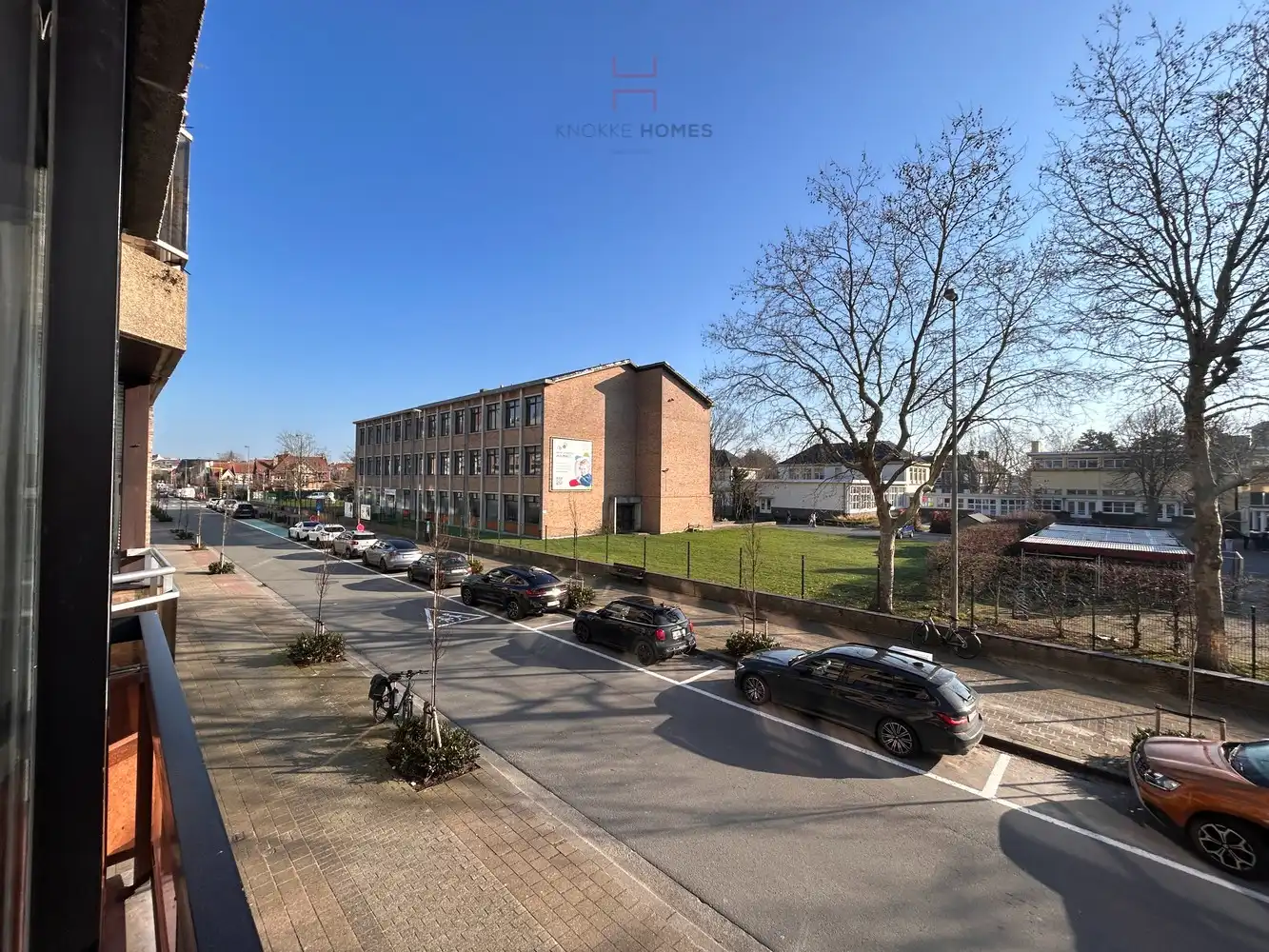 Ongemeubeld twee slaapkamer appartement in de Piers De Raveschootlaan te Knokke. foto 5