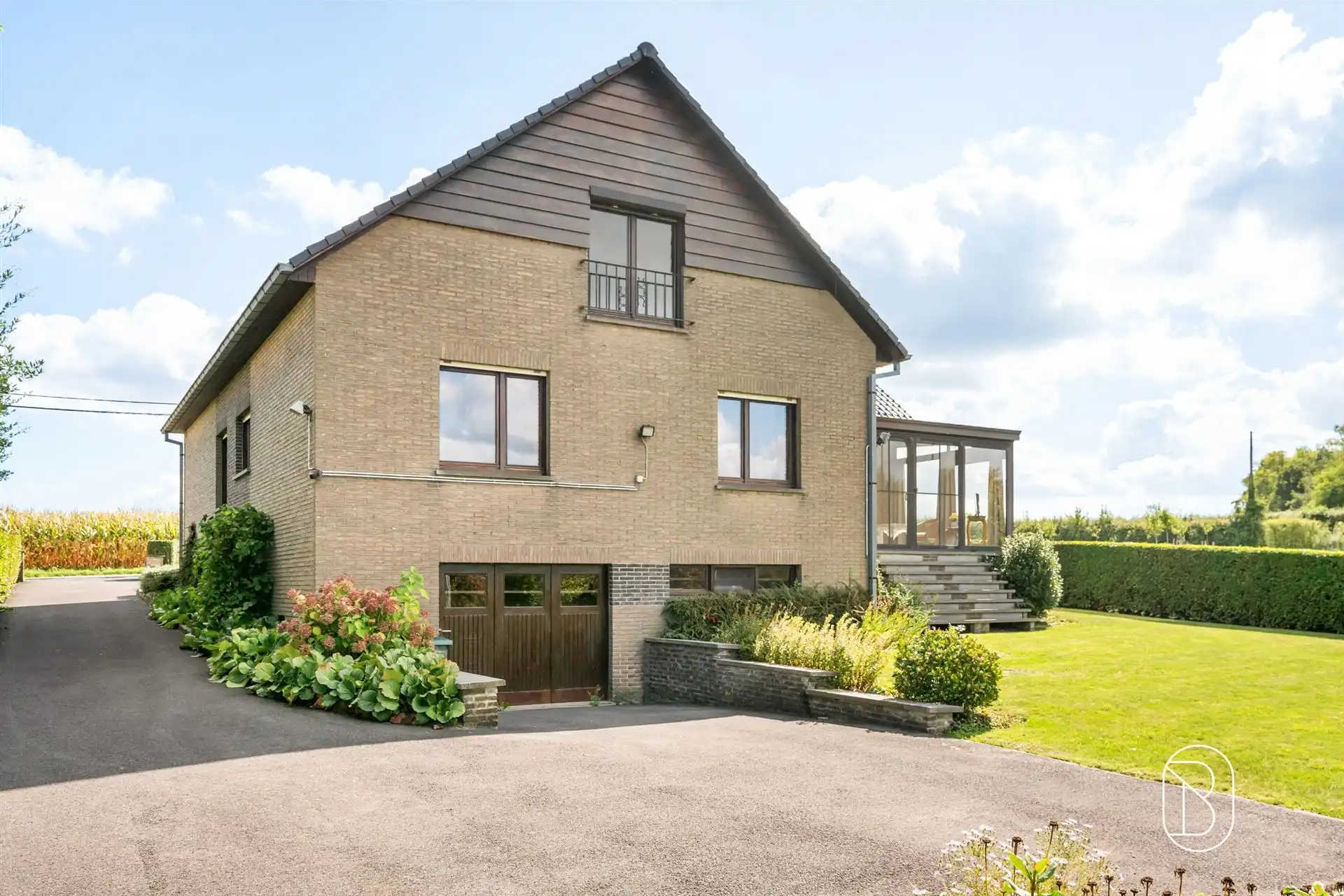 Degelijke villa met prachtig open zicht. foto 8