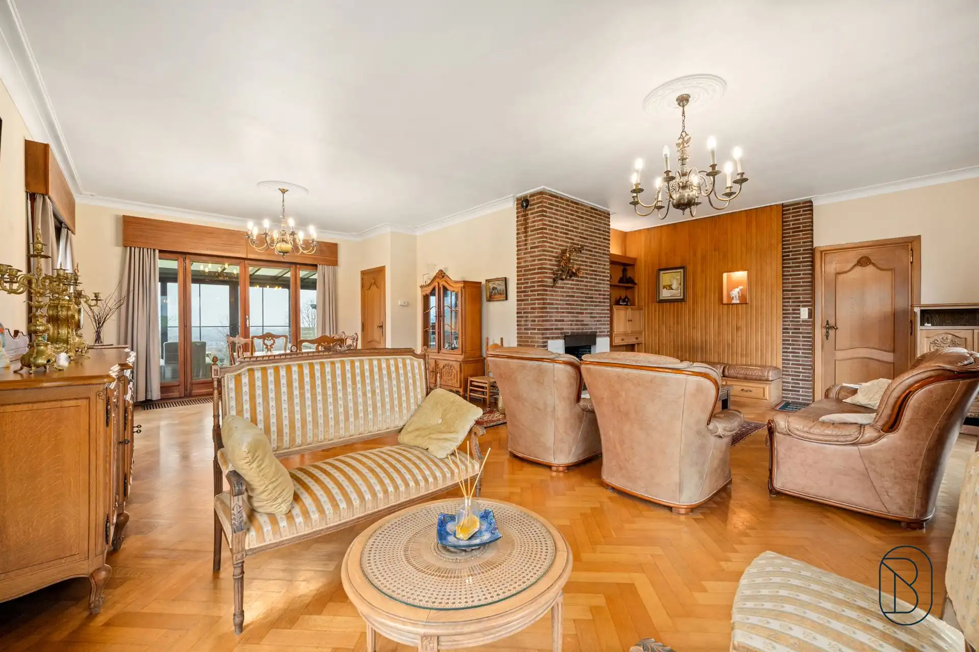 Degelijke villa met prachtig open zicht. foto 8