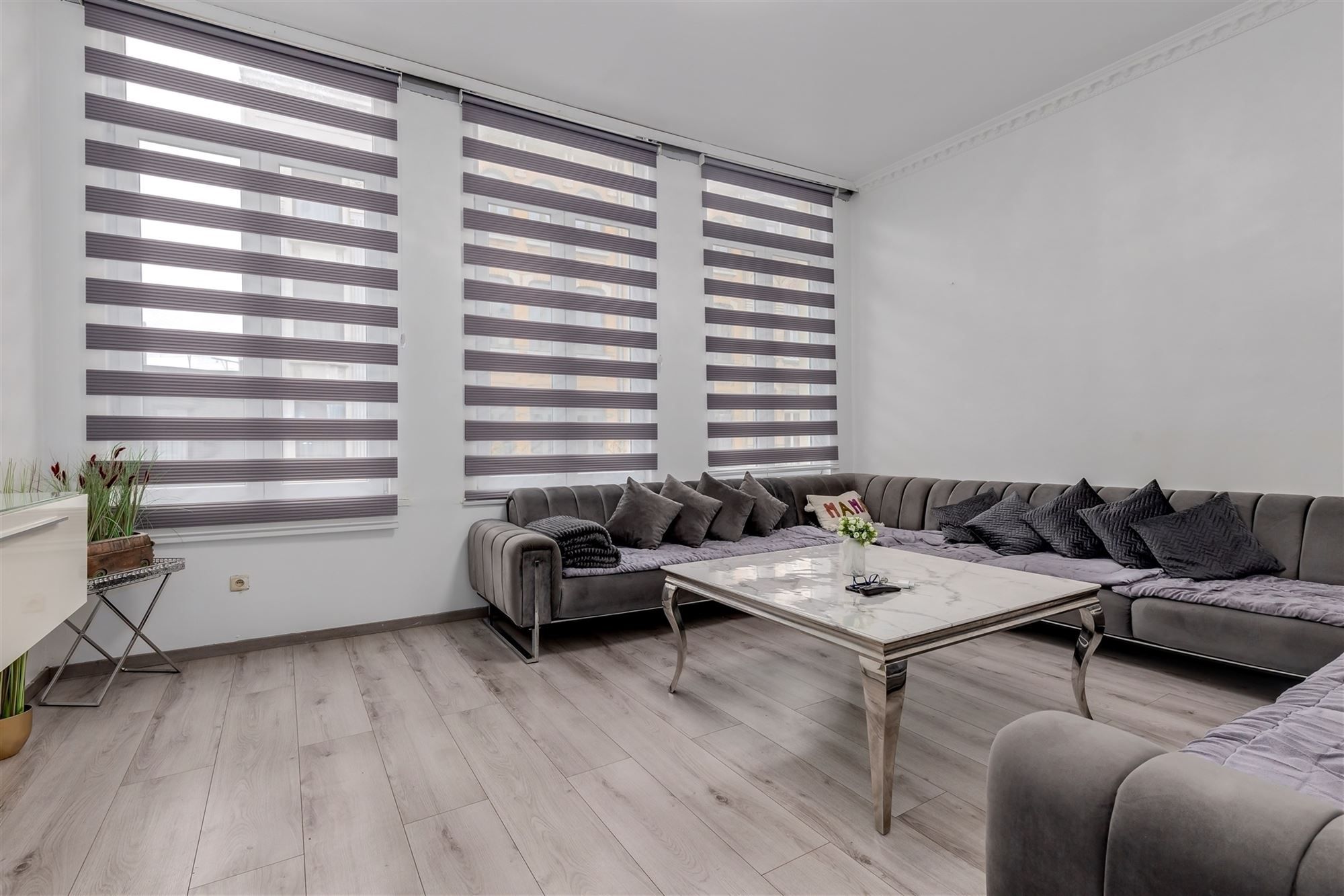 Hoofdfoto van de publicatie: Ruime woning met 4/5 slpk en magazijn 