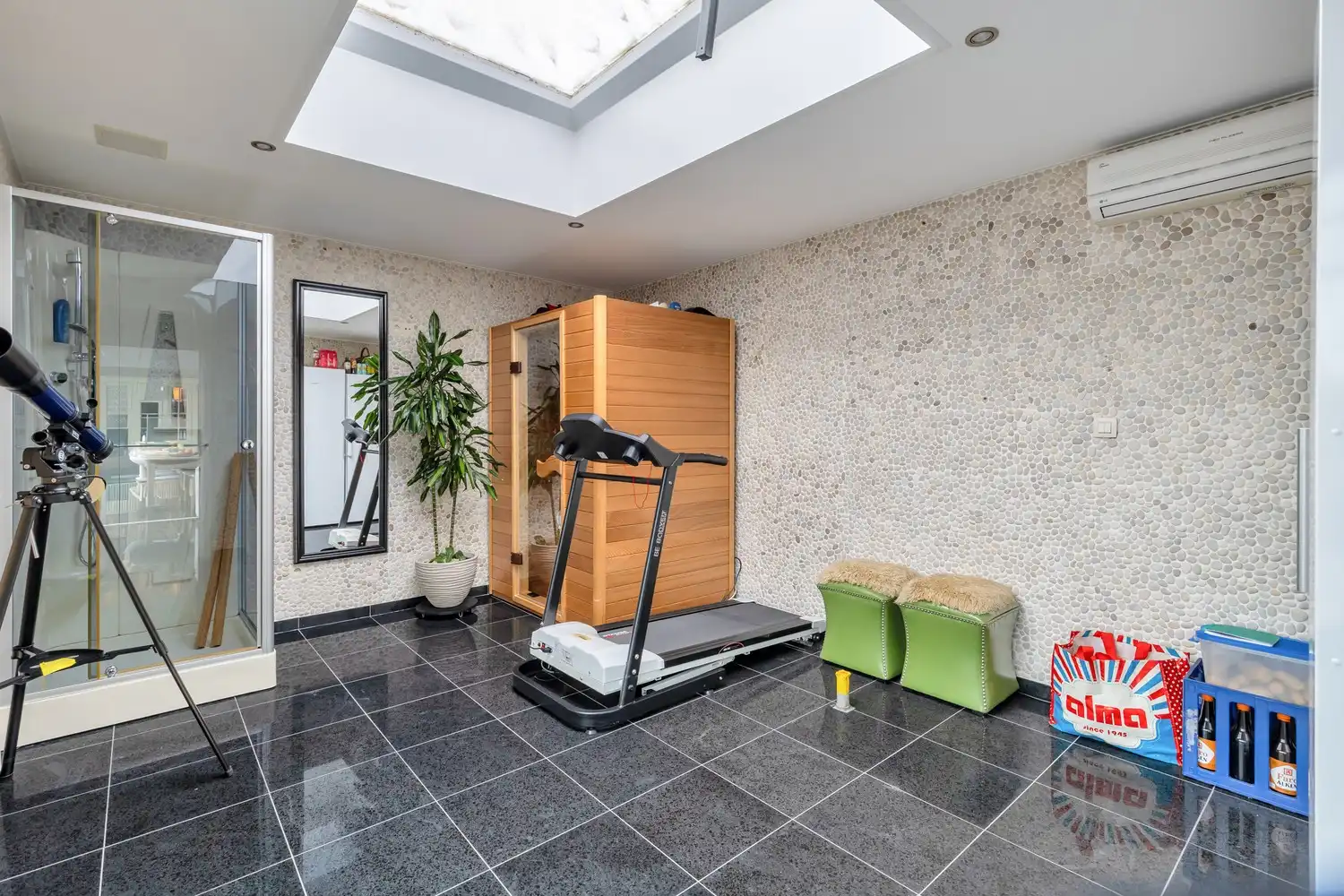 Unieke vastgoedopportuniteit! Ruim bedrijfscomplex met 2 appartementen en exclusief penthouse op 46a 55ca! foto 77