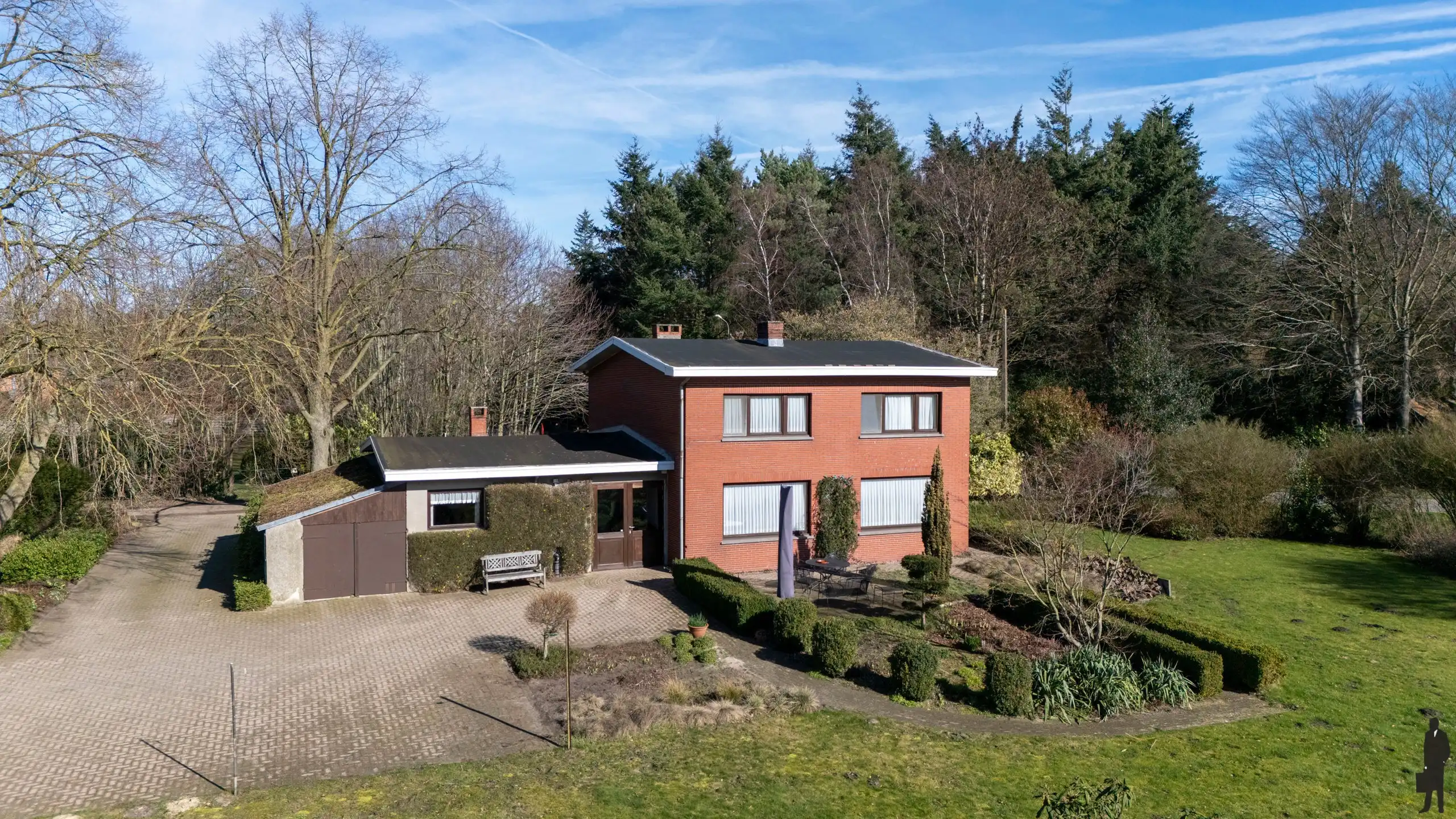 Landelijk gelegen zonevreemde woning met groot bijgebouw te Minderhout foto 3