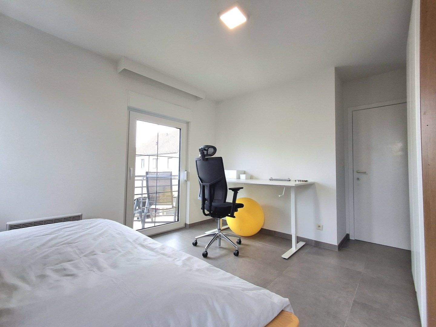 INSTAPKLAAR APPARTEMENT MET RUIME GARAGE IN HARTJE RUISELEDE foto 7