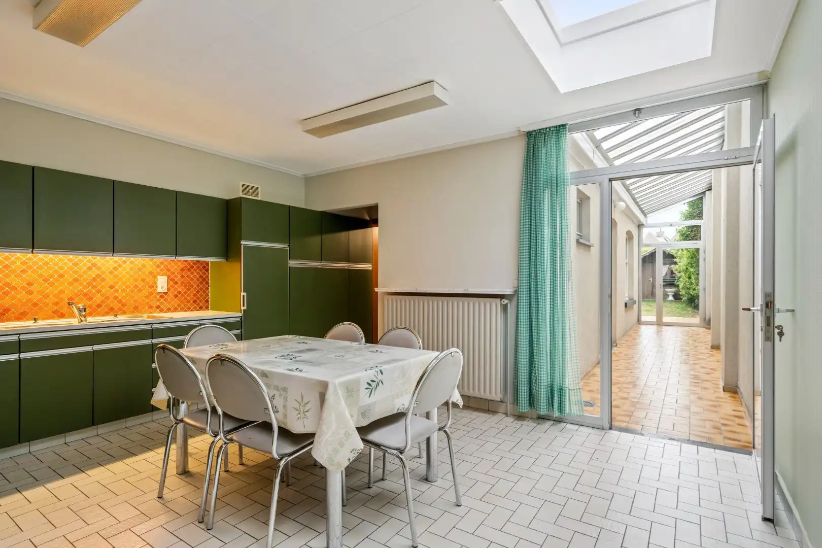 Woning met 3, mogelijks 5 slaapkamers en tuin met uitweg in Kortrijk-centrum foto 3