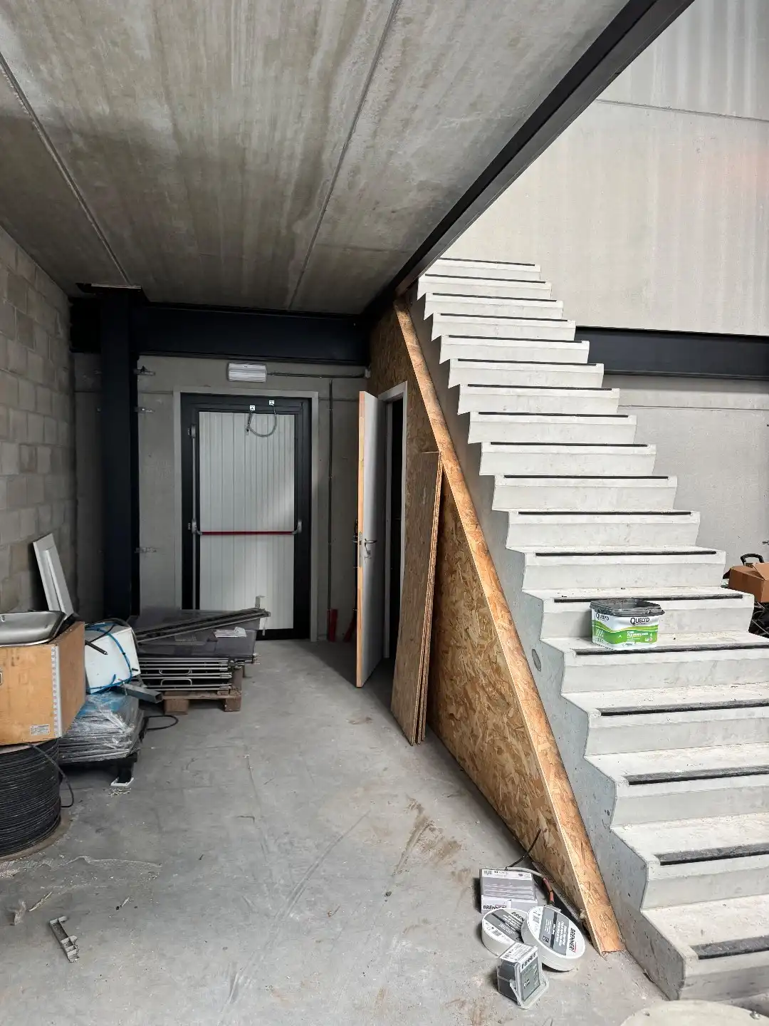 Recente nieuwbouwloods Unit 1 te huur te Koekelare  foto 4