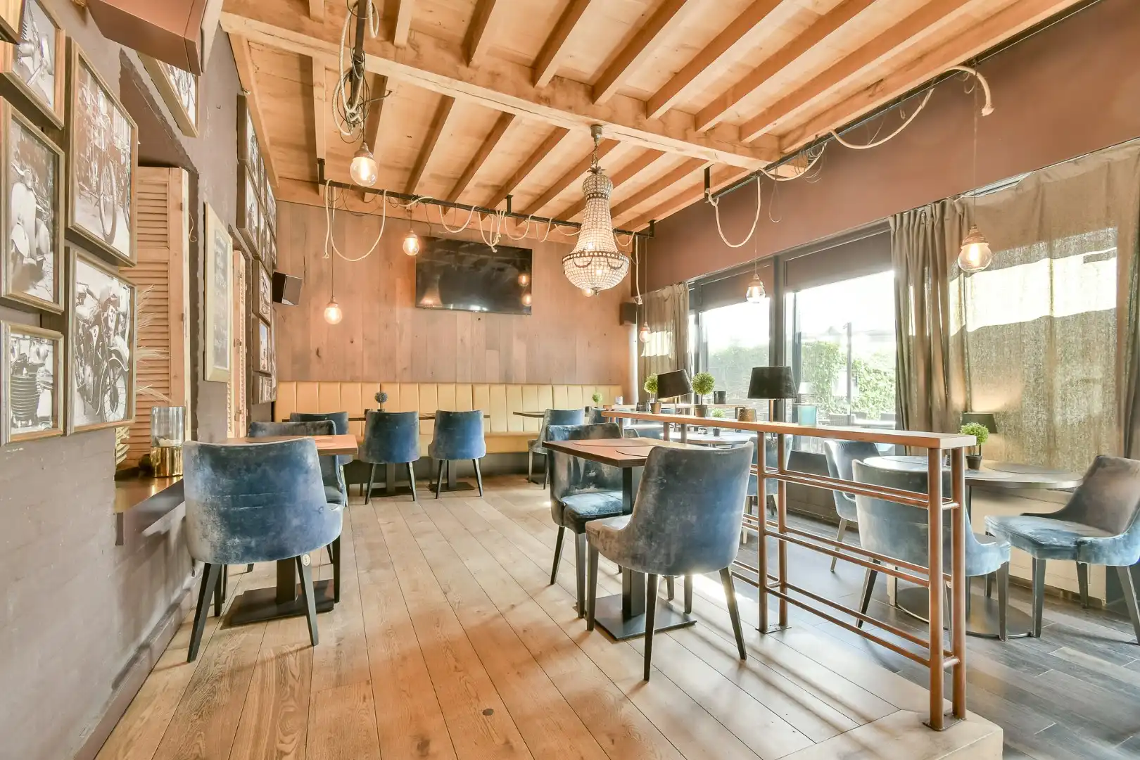 Multifunctionele eigendom met appartementen en handelszaken! foto 6