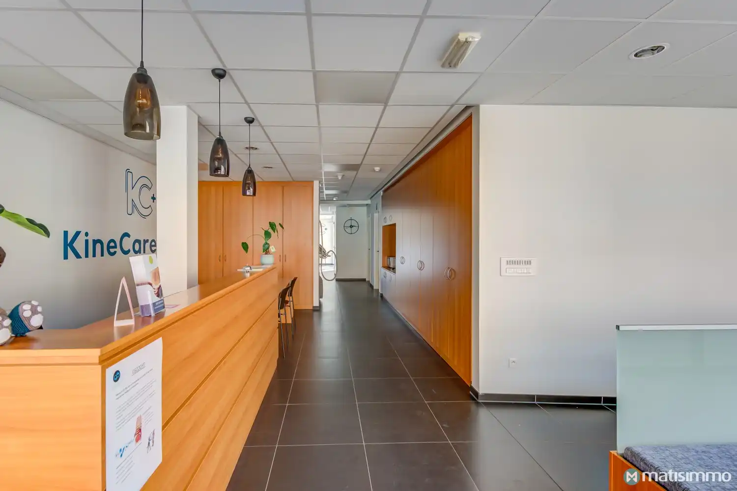 PRAKTIJKRUIMTE MET 10 PARKEERPLAATSEN TE HUUR IN HET CENTRUM VAN HOESELT foto 9