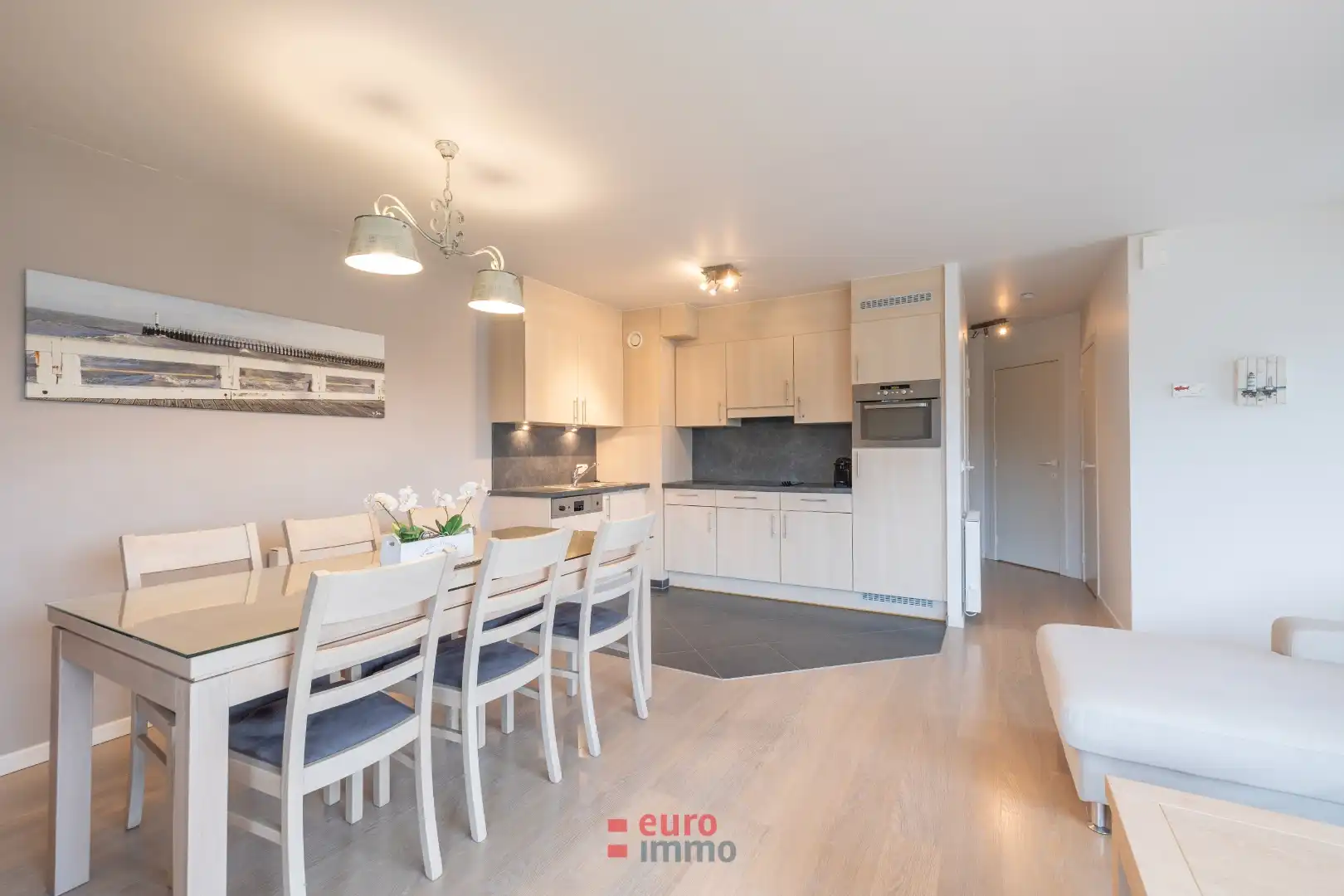 Lichtrijk hoekappartement met zonnige tuin en verwarmd buitenzwembad foto 2