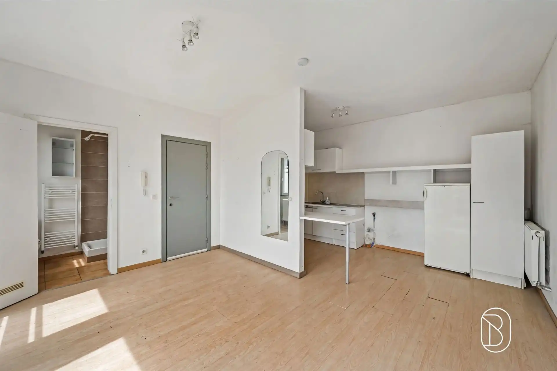 Te renoveren woning met 5 kamers, en parkeergelegenheid  foto 15