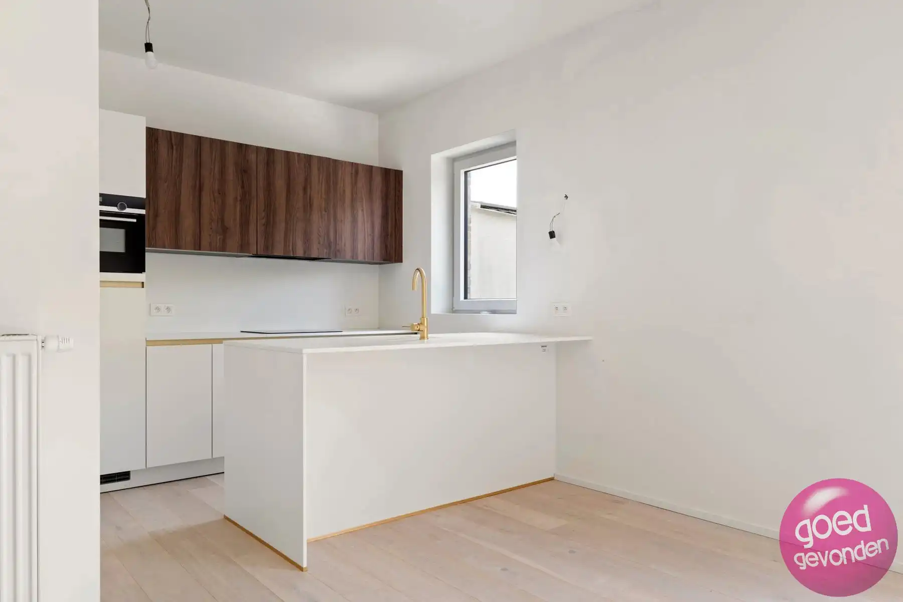 NIEUW APP - 1of2 SLK - TERRAS - KELDER - CENTRUM - GEEN BTW foto 10